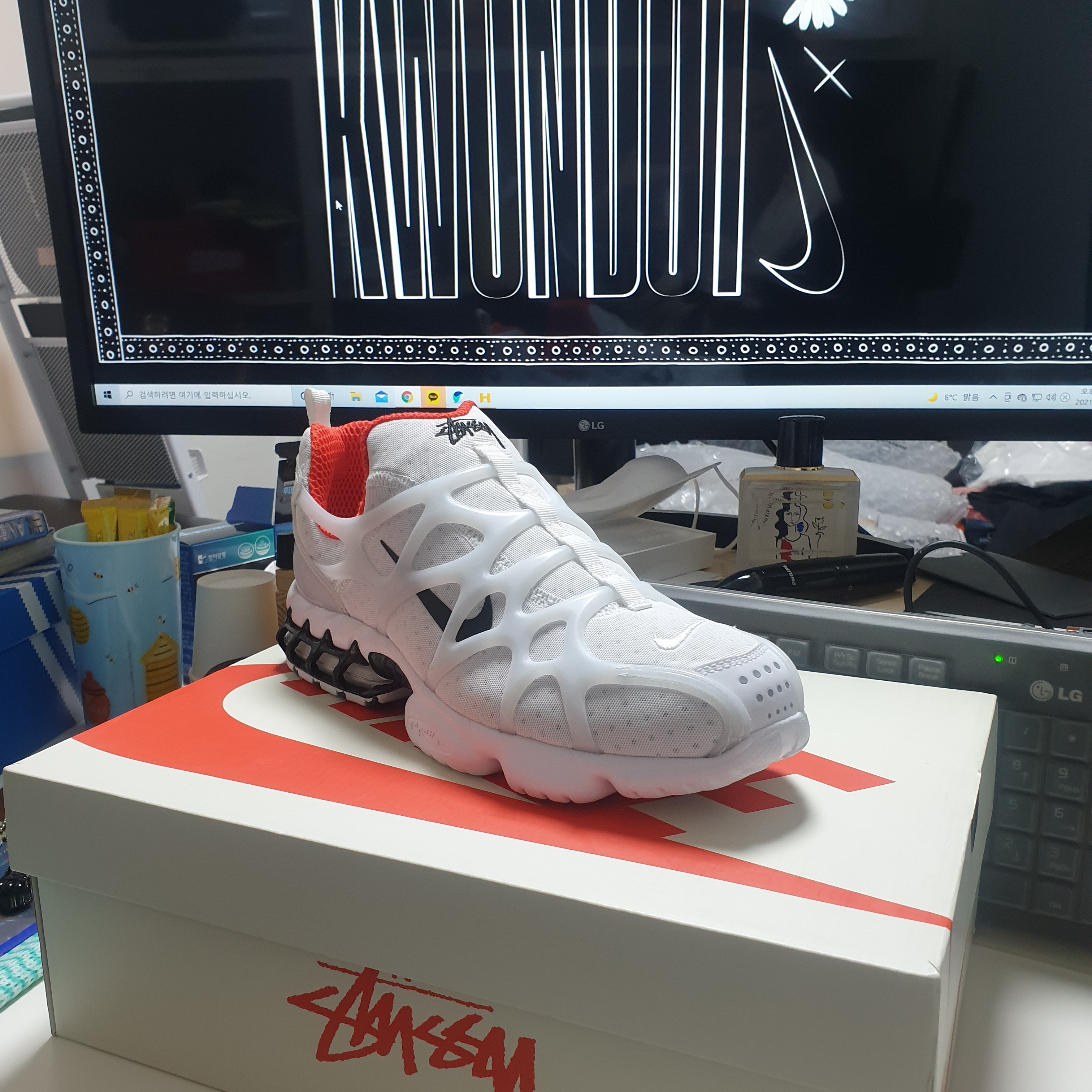 Nike x Stussy Air Zoom Spiridon Kukini White 착용 스타일 - 1