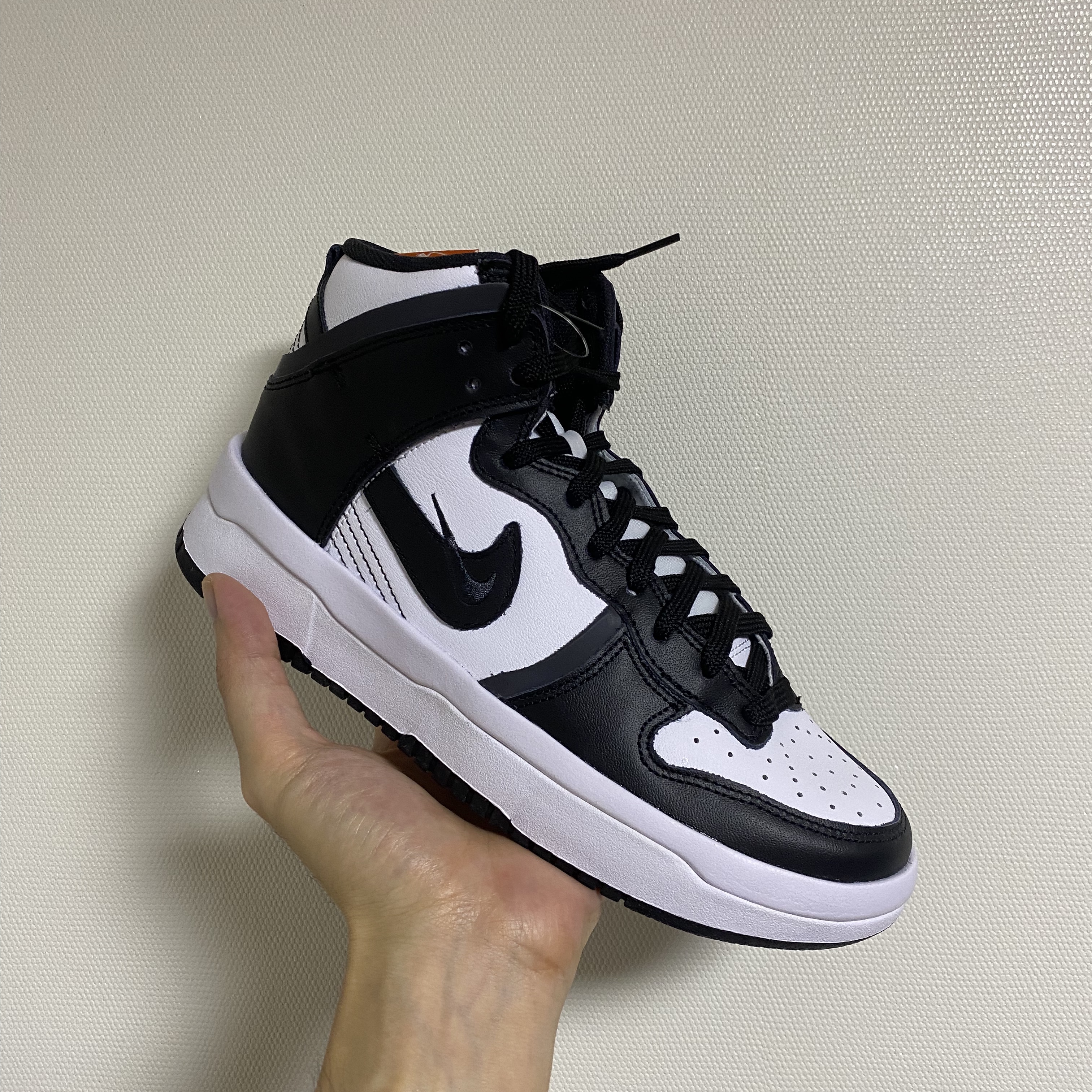 (W) Nike Dunk High Up Black and White 착용 스타일