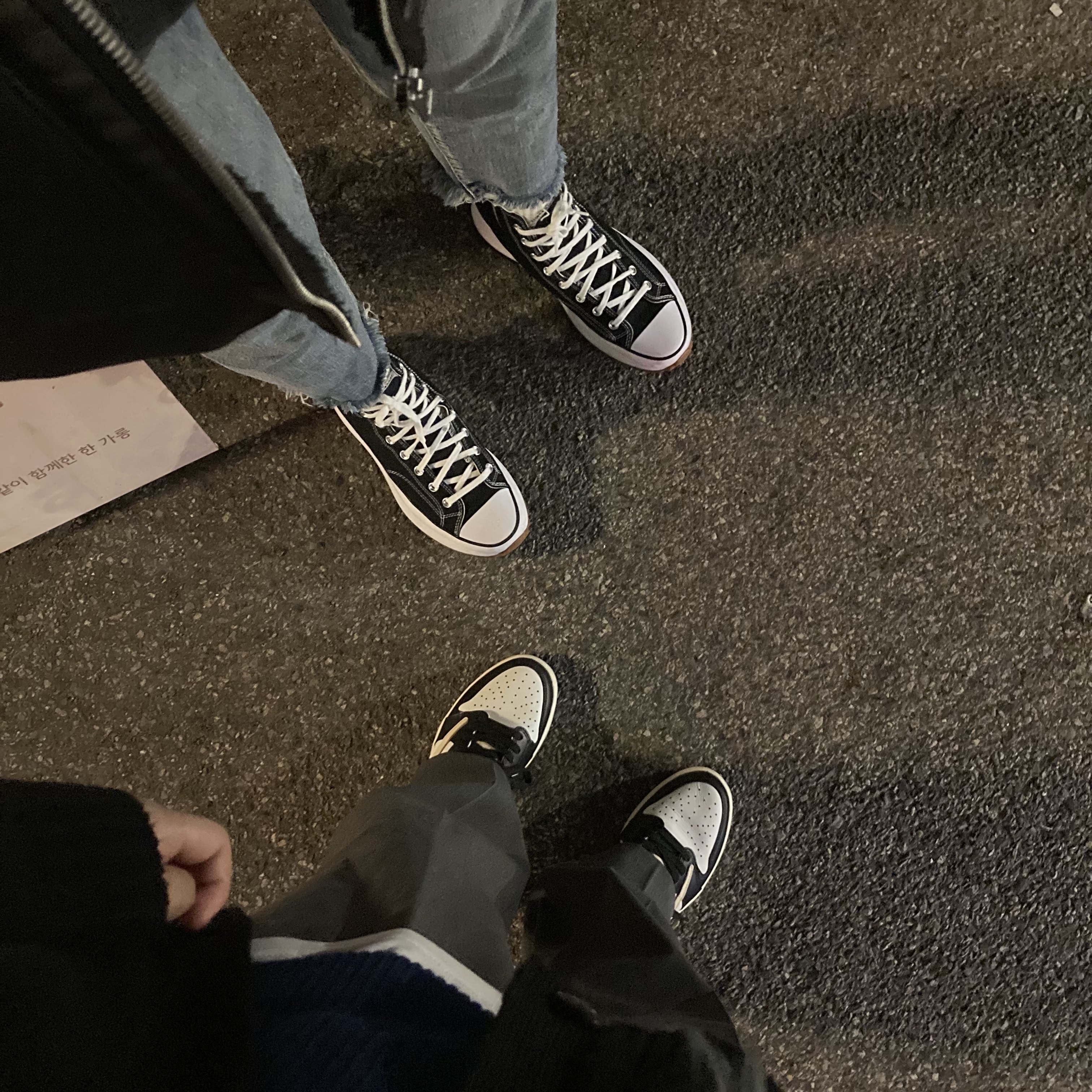 Jordan 1 x Travis Scott x Fragment Retro Low OG SP Military Blue, Converse Run Star Hike Hi Black White Gum 착용 스타일 - 2