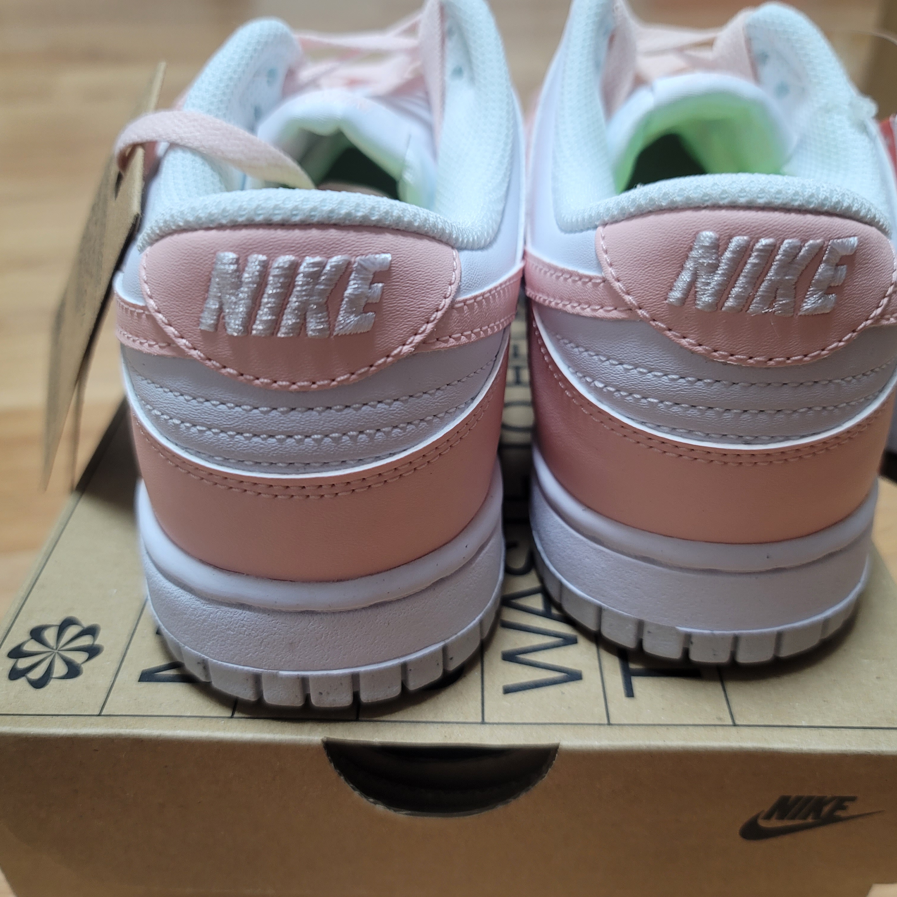 (W) Nike Dunk Low Next Nature Pale Coral 착용 스타일 - 2