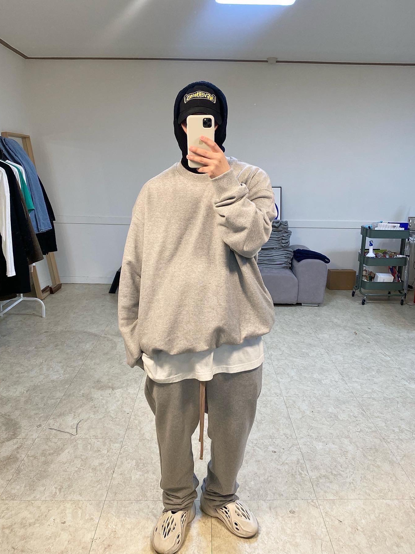 Adidas Yeezy Foam RNNR Ararat 착용 스타일 - 4