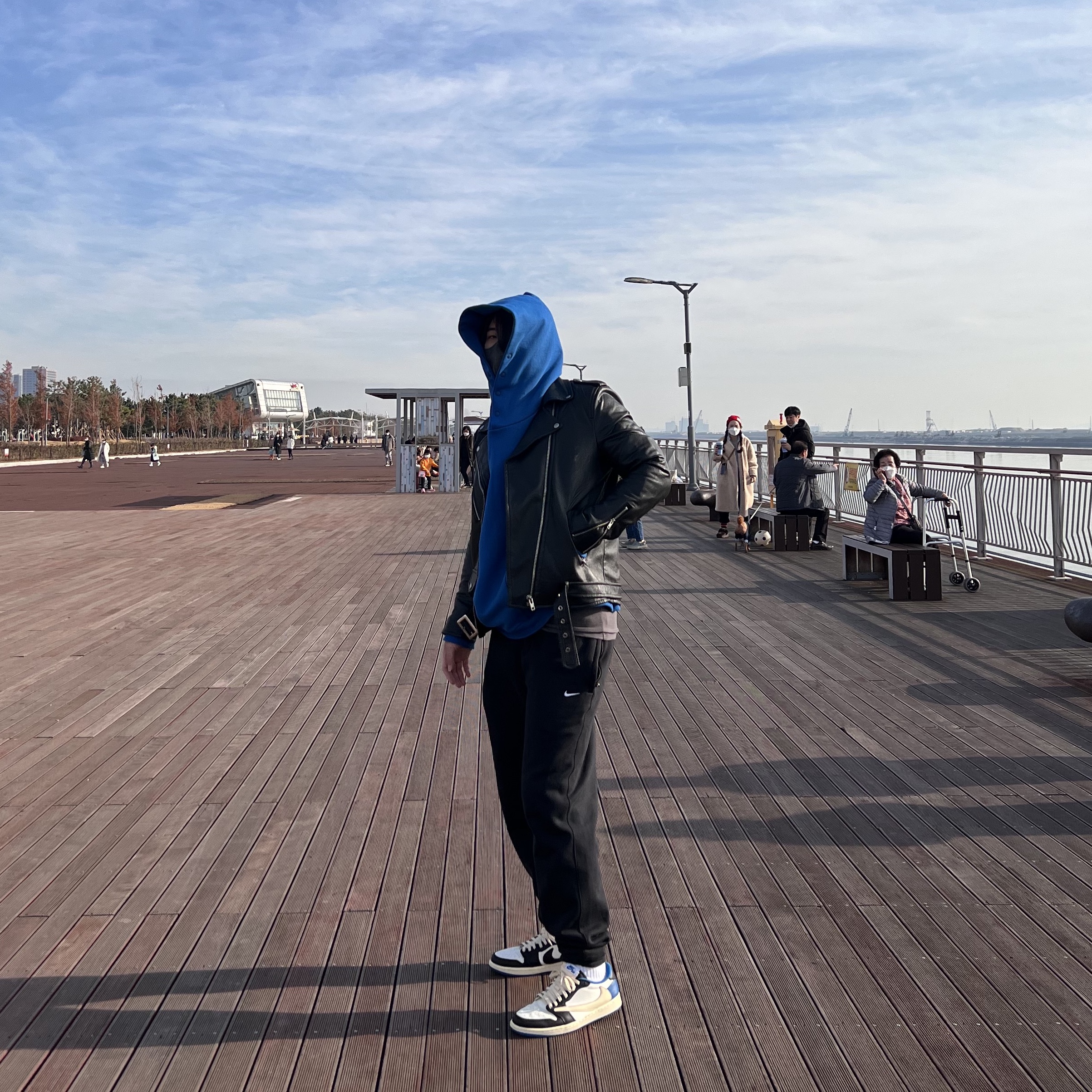 Jordan 1 x Travis Scott x Fragment Retro Low OG SP Military Blue, Nike NRG Solo Swoosh Fleece Pants Black - US/EU 착용 스타일