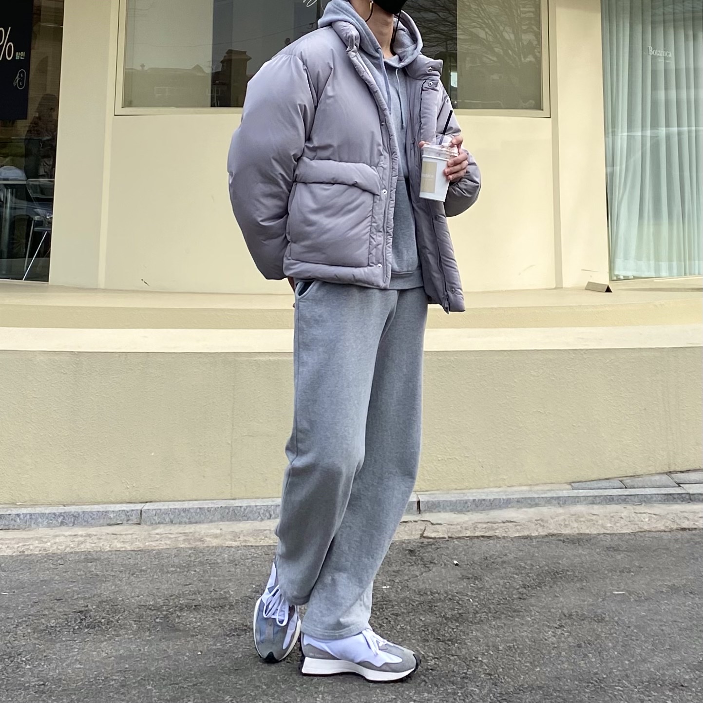New Balance 327 Grey 착용 스타일