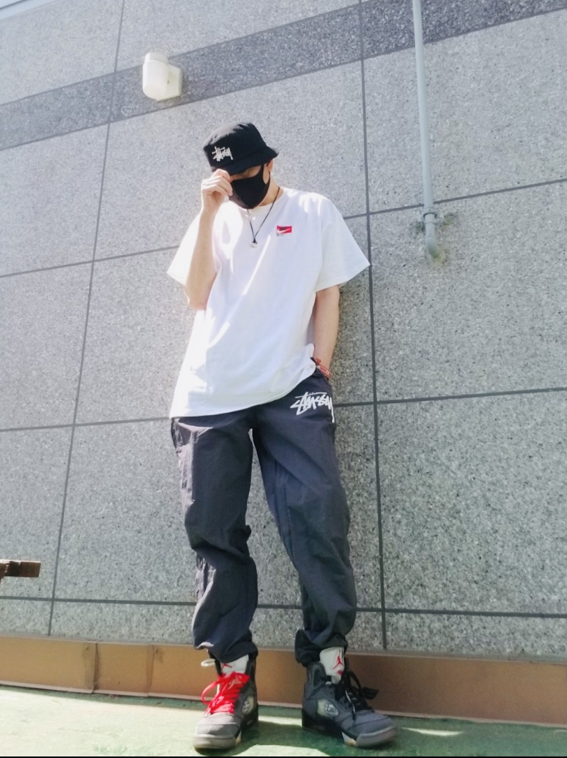 Jordan 5 x Off-White Retro SP Black Muslin, Nike x Stussy Beach Pants Off Noir 착용 스타일 - 1