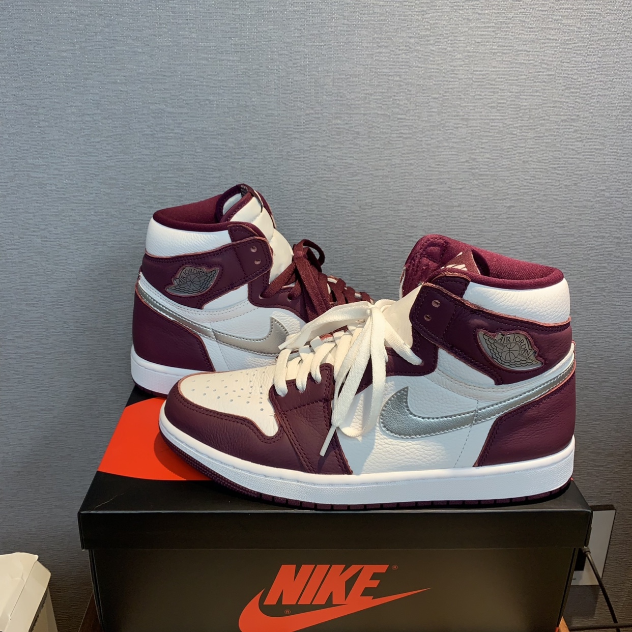Jordan 1 Retro High OG Bordeaux 착용 스타일 - 3