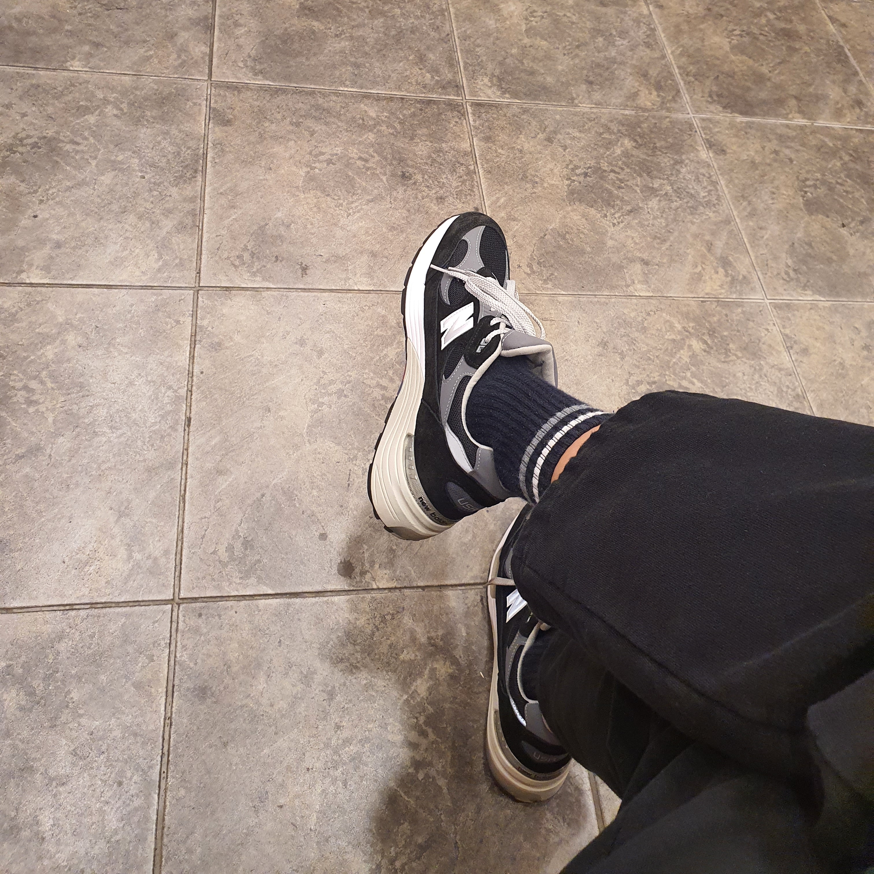 New Balance 992 Made in USA Black Grey 착용 스타일
