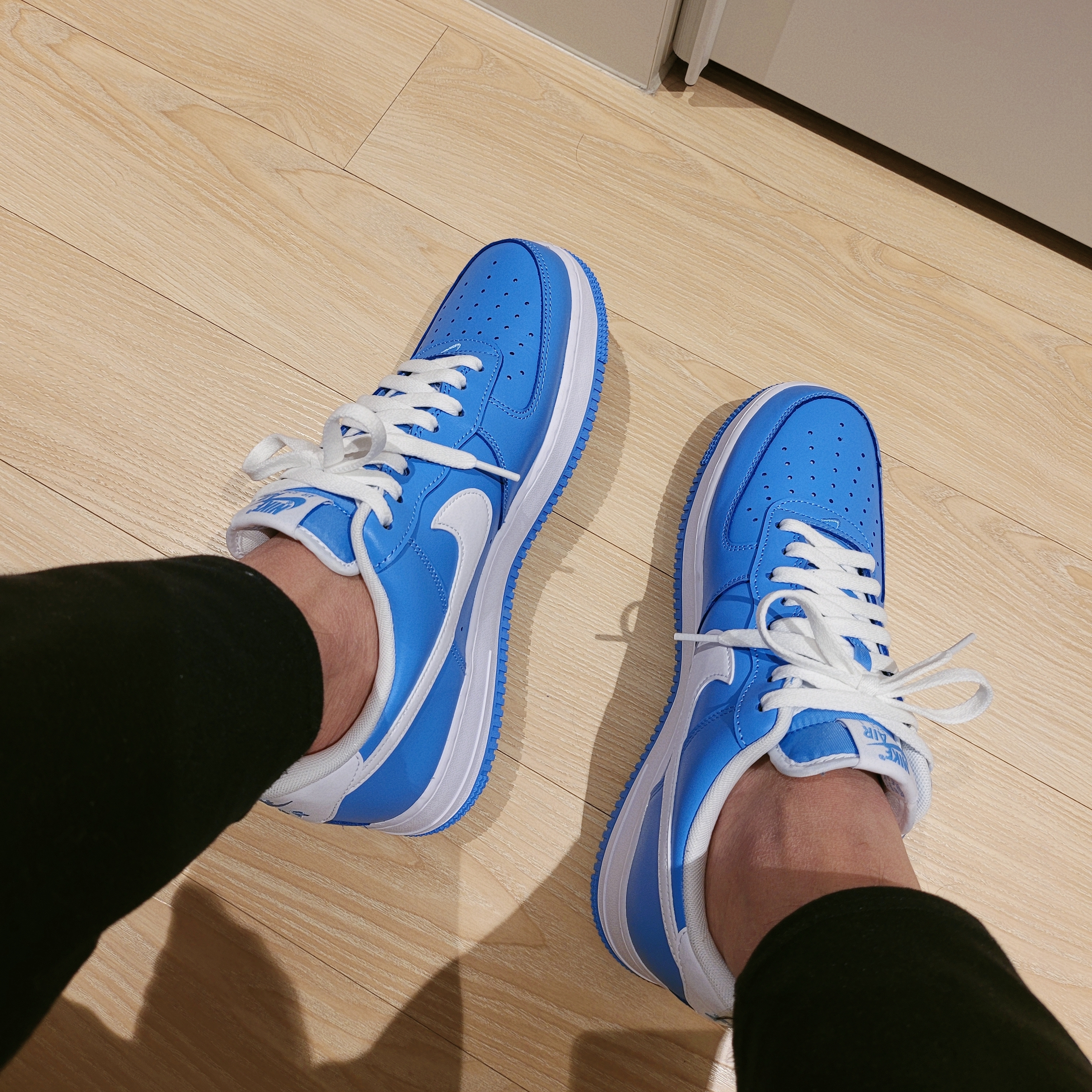 Nike Air Force 1 '07 Low University Blue 착용 스타일 - 2