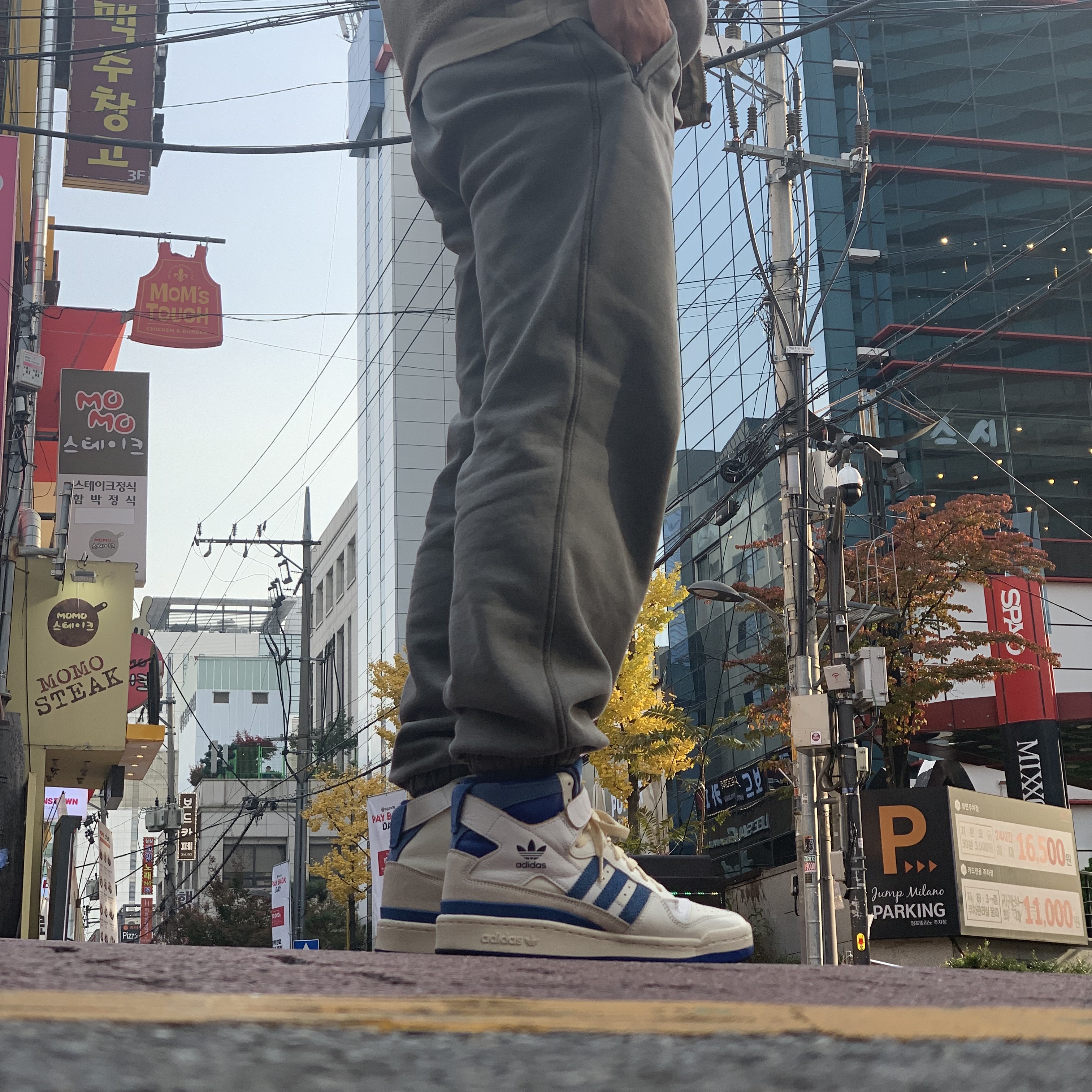 Adidas OG Forum 84 High Blue Thread 착용 스타일 - 1