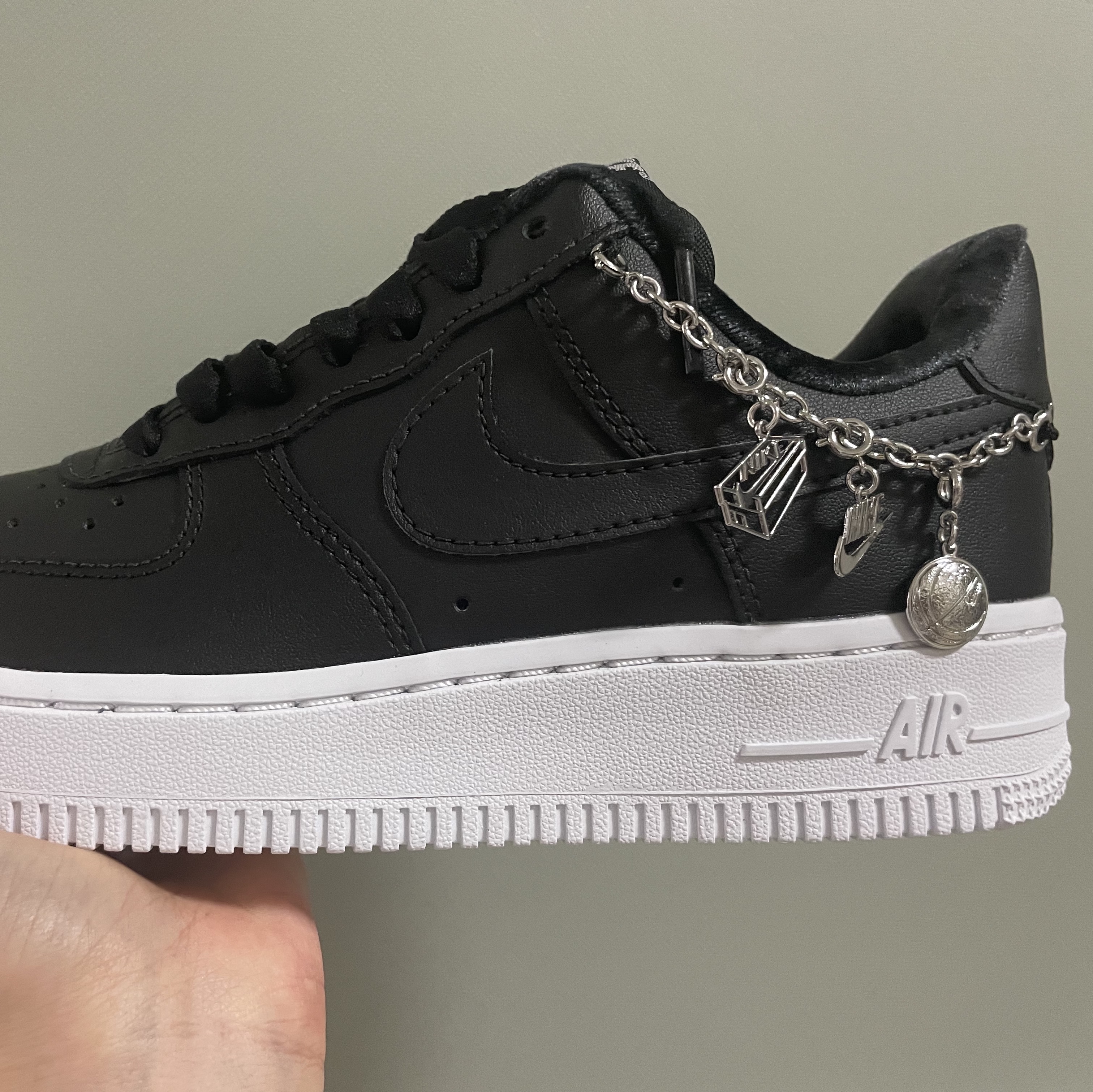 (W) Nike Air Force 1 '07 LX Black Pendant 착용 스타일