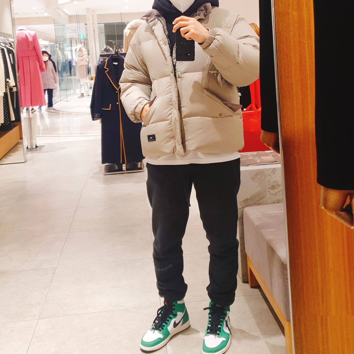 (W) Jordan 1 Retro High OG Lucky Green, Essentials 3D Silicon Applique Pullover Hoodie Dark Slate/Black 2020 착용 스타일