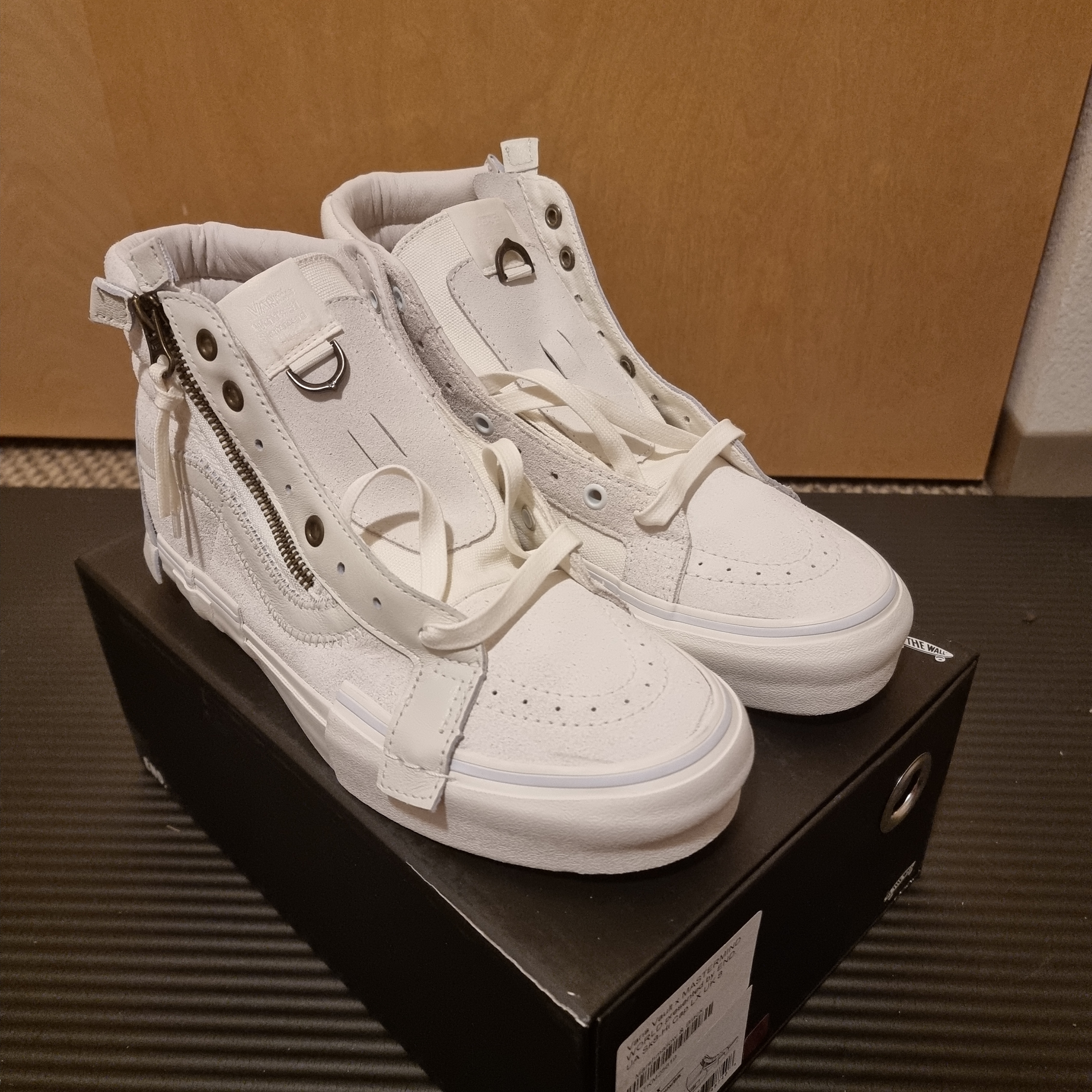 Vans Vault x Mastermind x END. Sk8-Hi Cap LX Marshmallow 착용 스타일 - 4