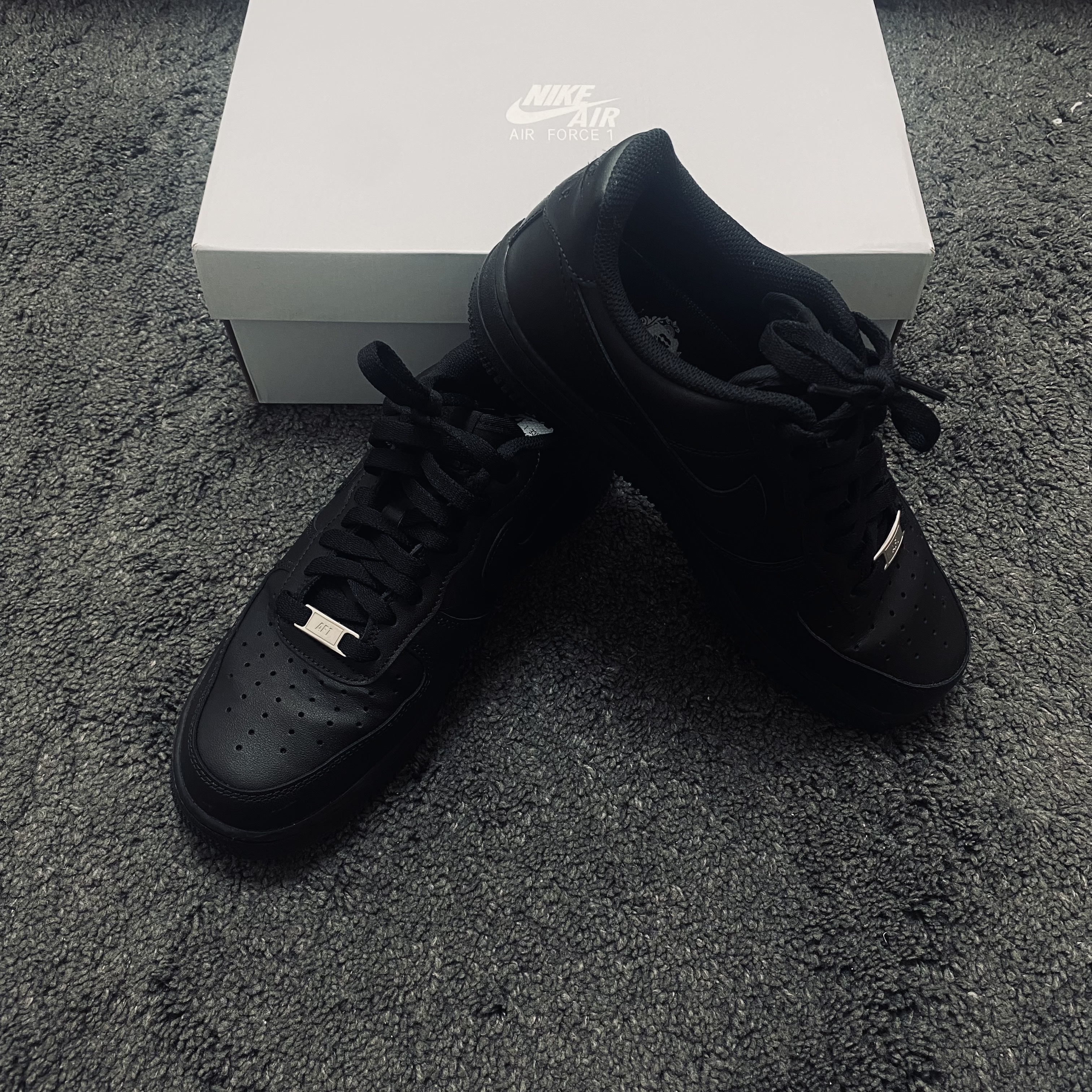 Nike Air Force 1 '07 Low Triple Black 착용 스타일