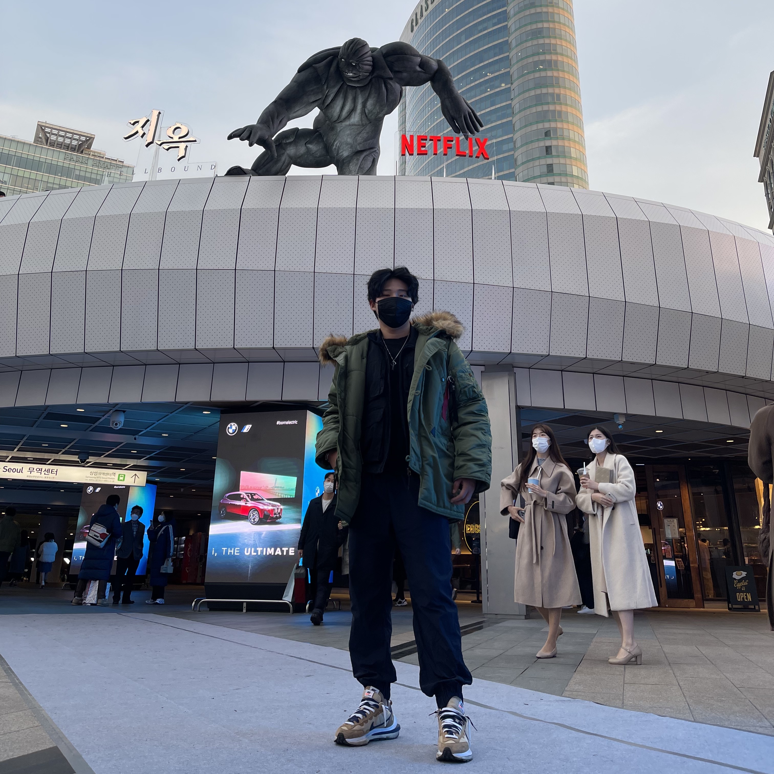 Nike x Sacai VaporWaffle Sesame and Blue Void 착용 스타일