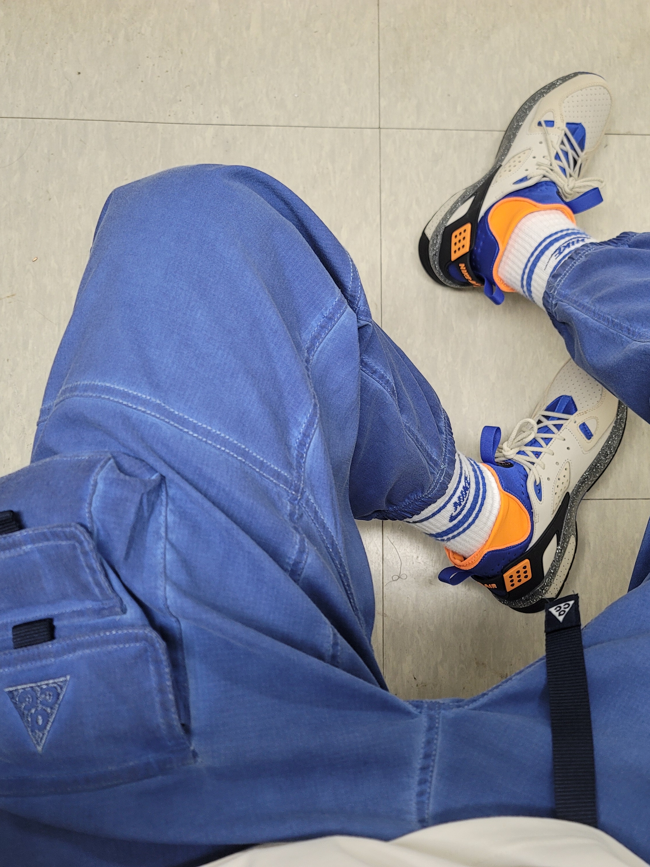 Jordan 1 Mid Racer Blue, Nike ACG Watchman Peak Pants Blue Void - Asia 착용 스타일 - 3