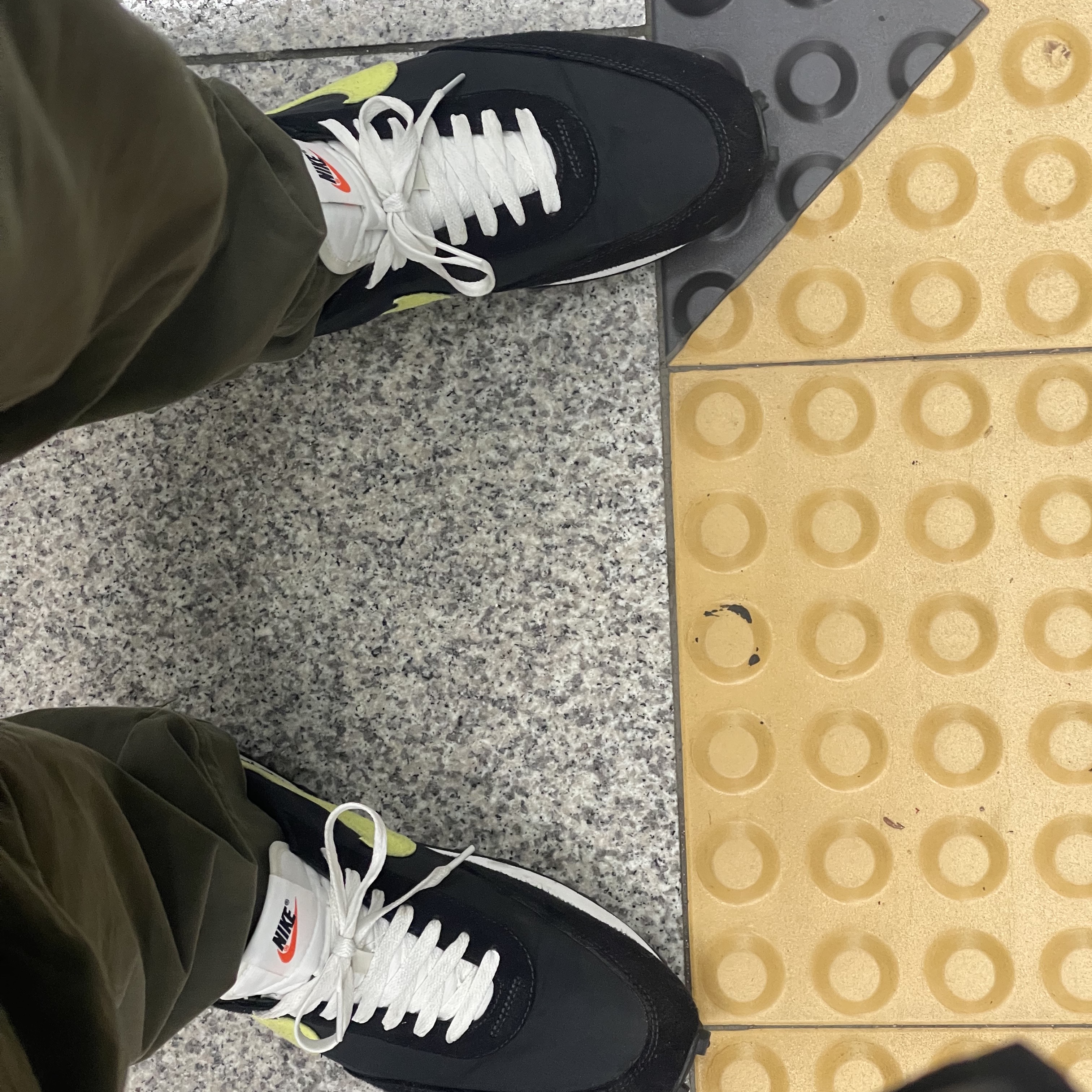 Nike Daybreak SP Black Limelight 착용 스타일 - 1