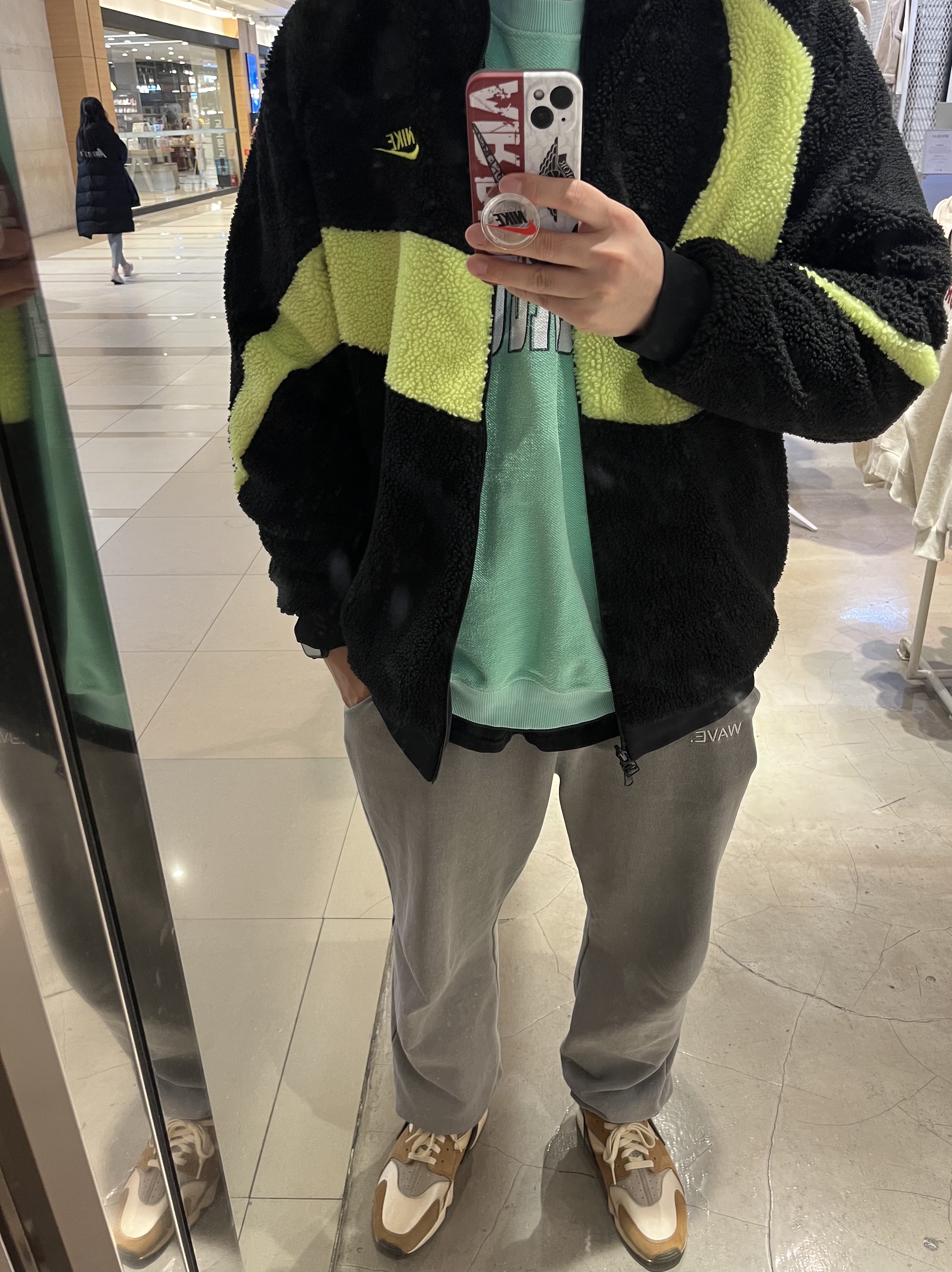 Nike Big Swoosh Full Zip Jacket Black Volt, Nike x Stussy Air Huarache LE Desert Oak 착용 스타일