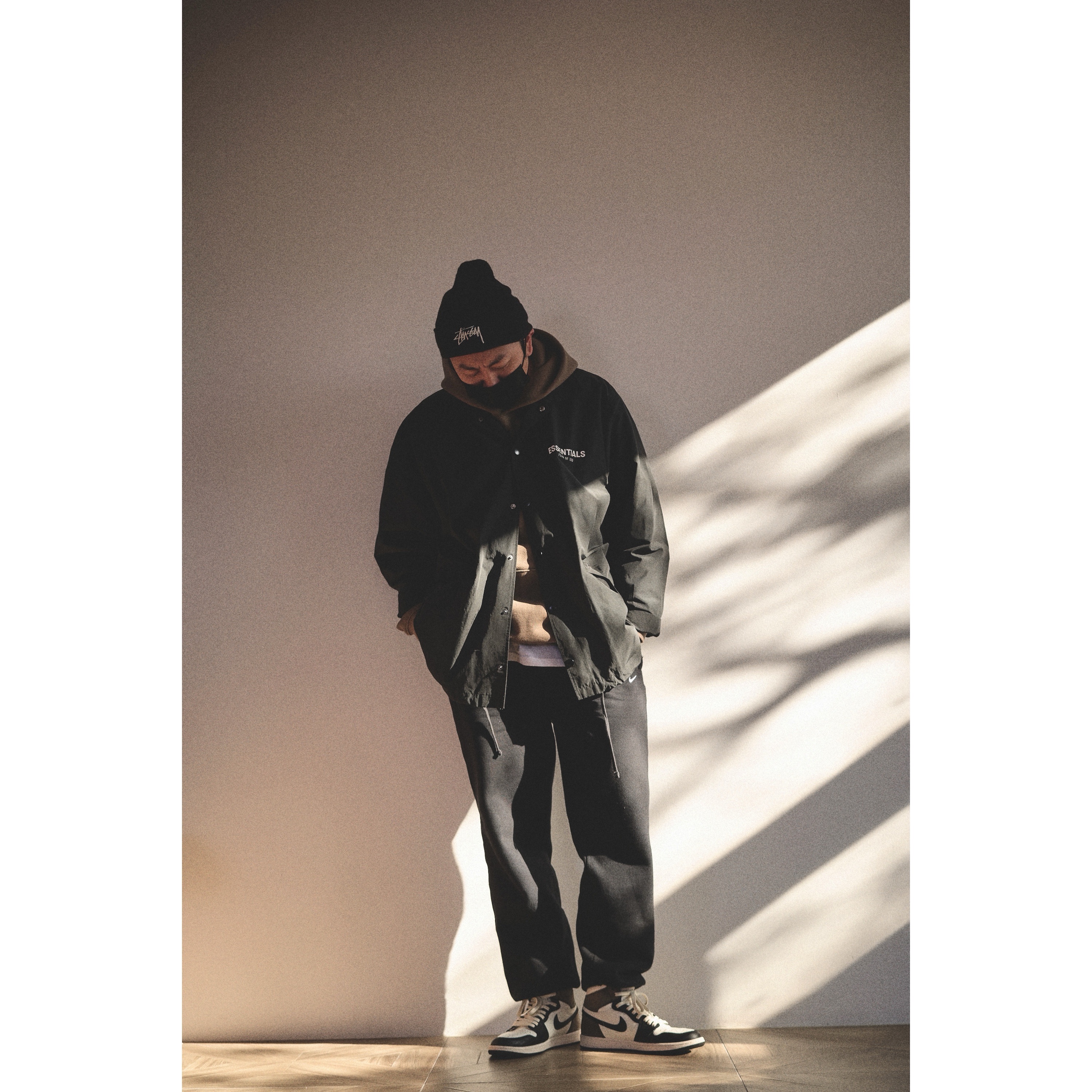 Jordan 1 Retro High OG Black Mocha, Essentials Coach Jacket Dark Slate/Stretch Limo/Black - 20FW 착용 스타일 - 1