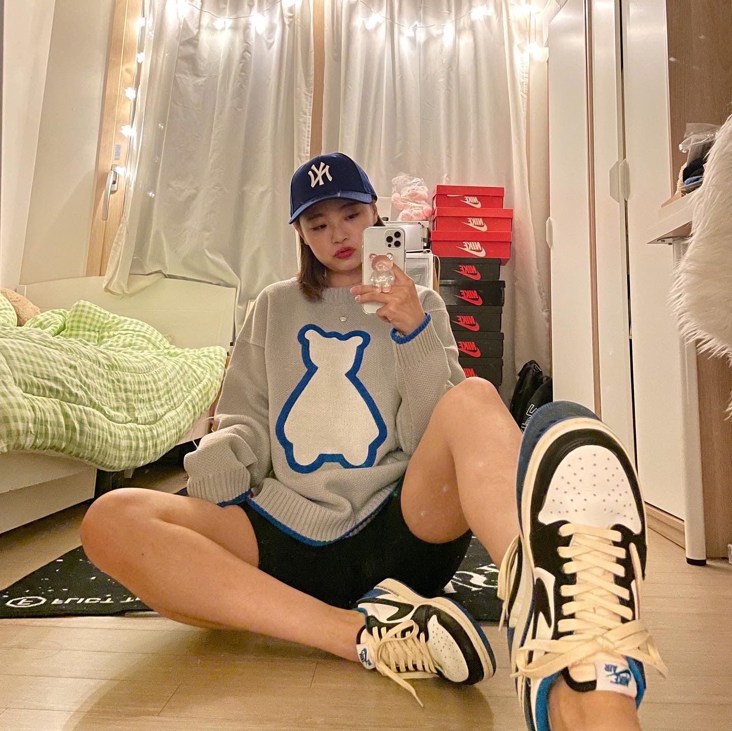 Jordan 1 x Travis Scott x Fragment Retro Low OG SP Military Blue 착용 스타일 - 3