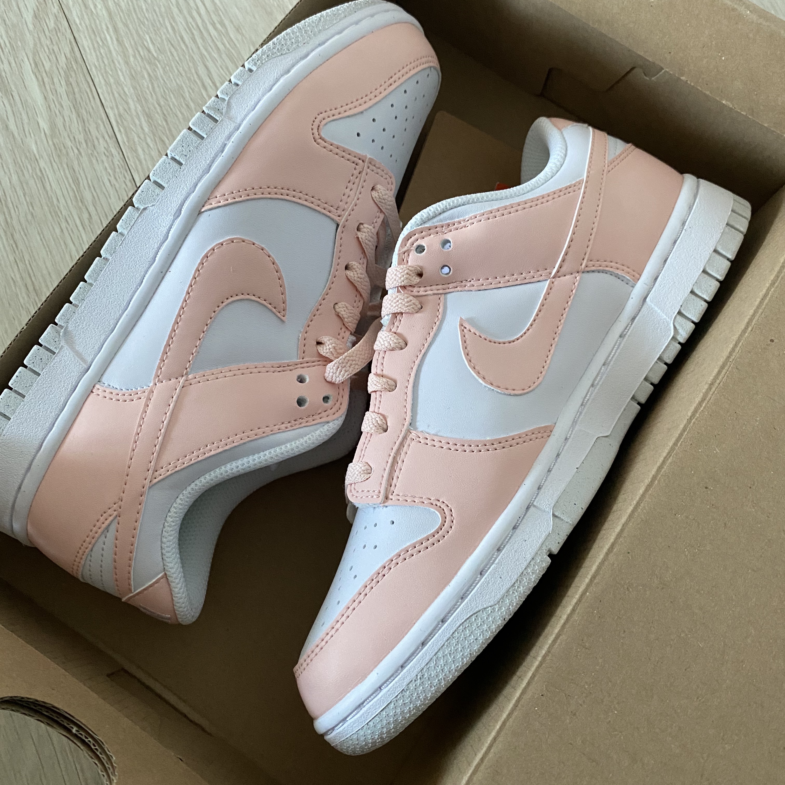 (W) Nike Dunk Low Next Nature Pale Coral 착용 스타일 - 2
