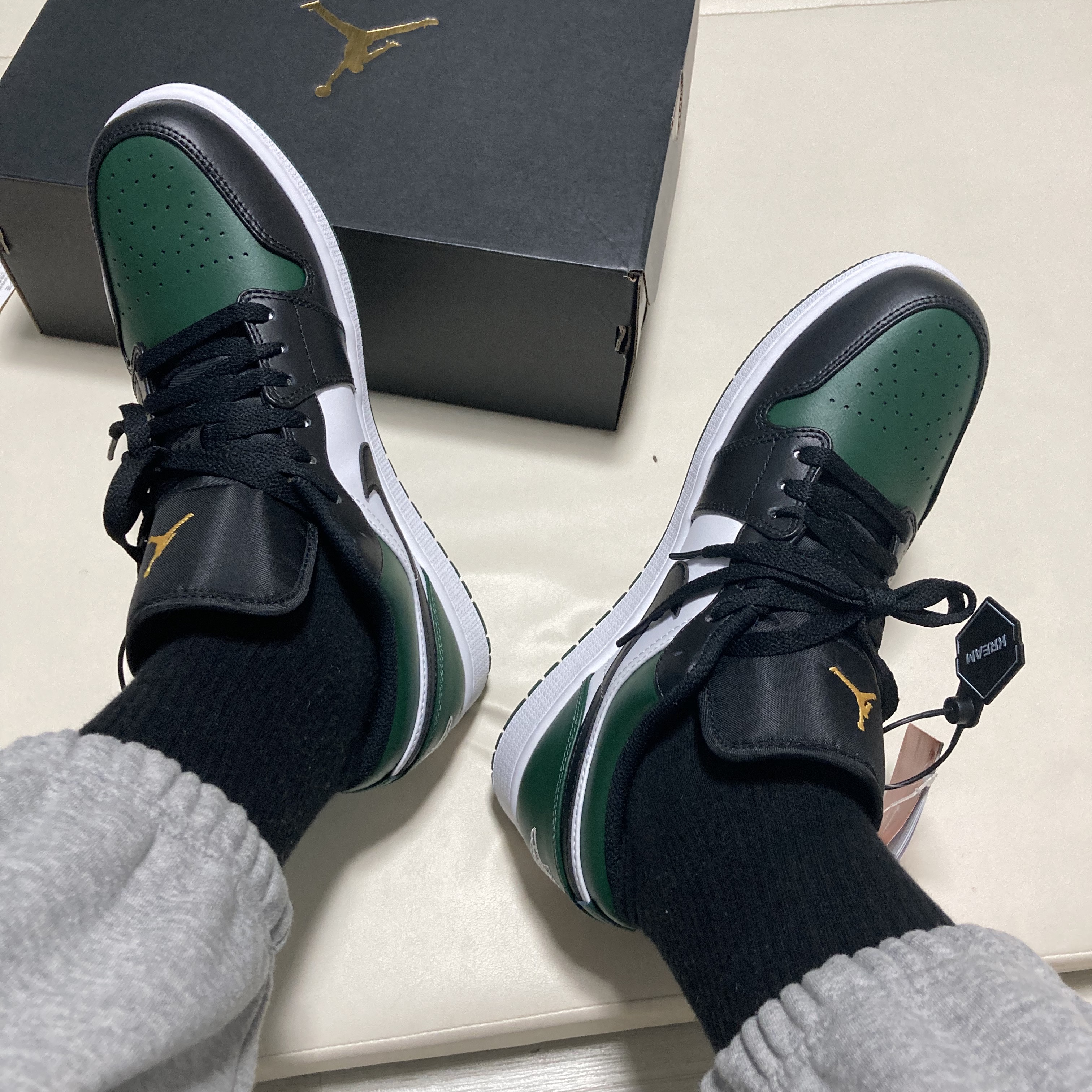 Jordan 1 Low Green Toe, Stone Island 313L1 Old Dye Treatment Cargo Pants Black - 21FW 착용 스타일 - 2