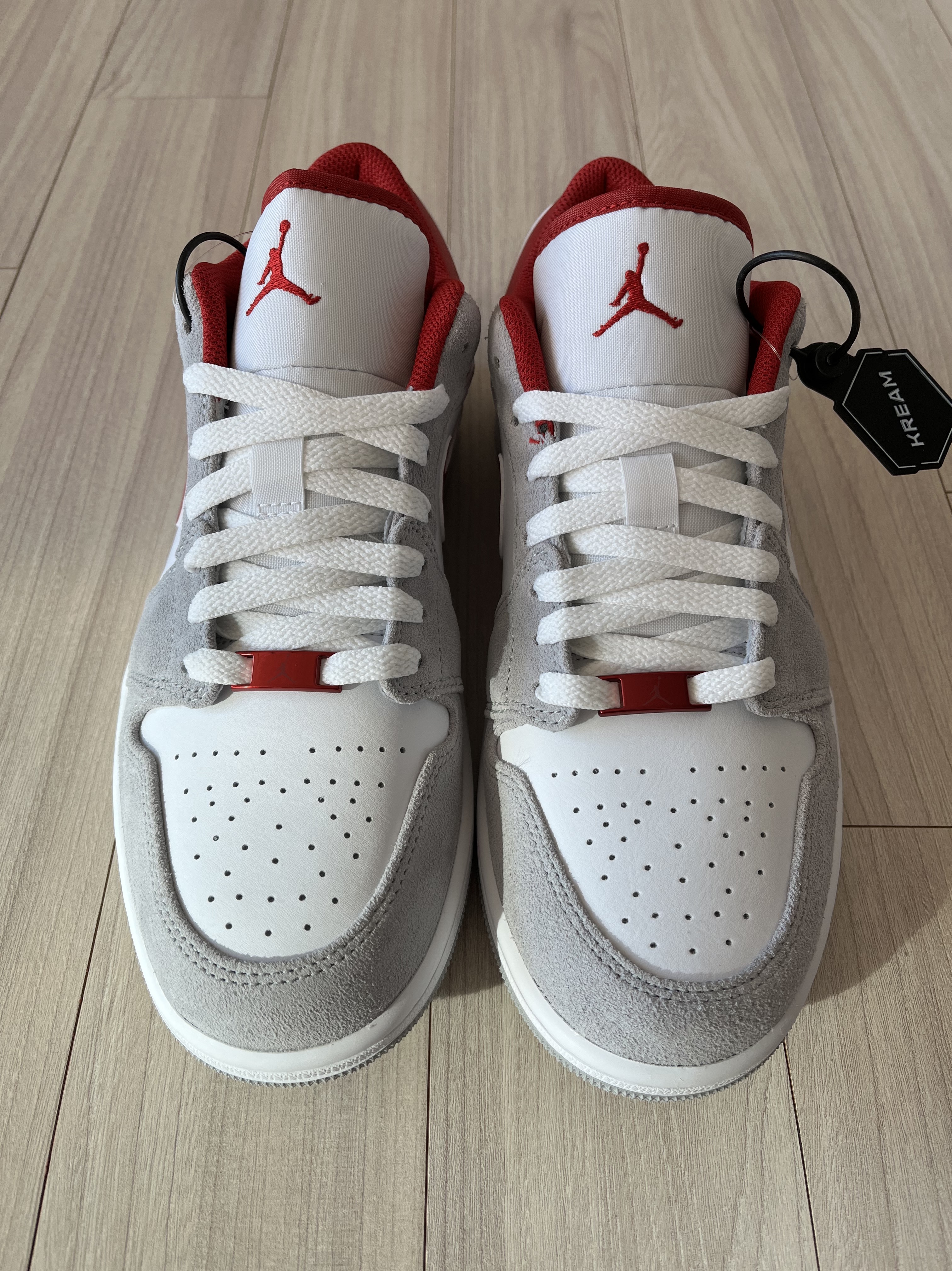 Jordan 1 Low SE Light Smoke Grey Gym Red 착용 스타일