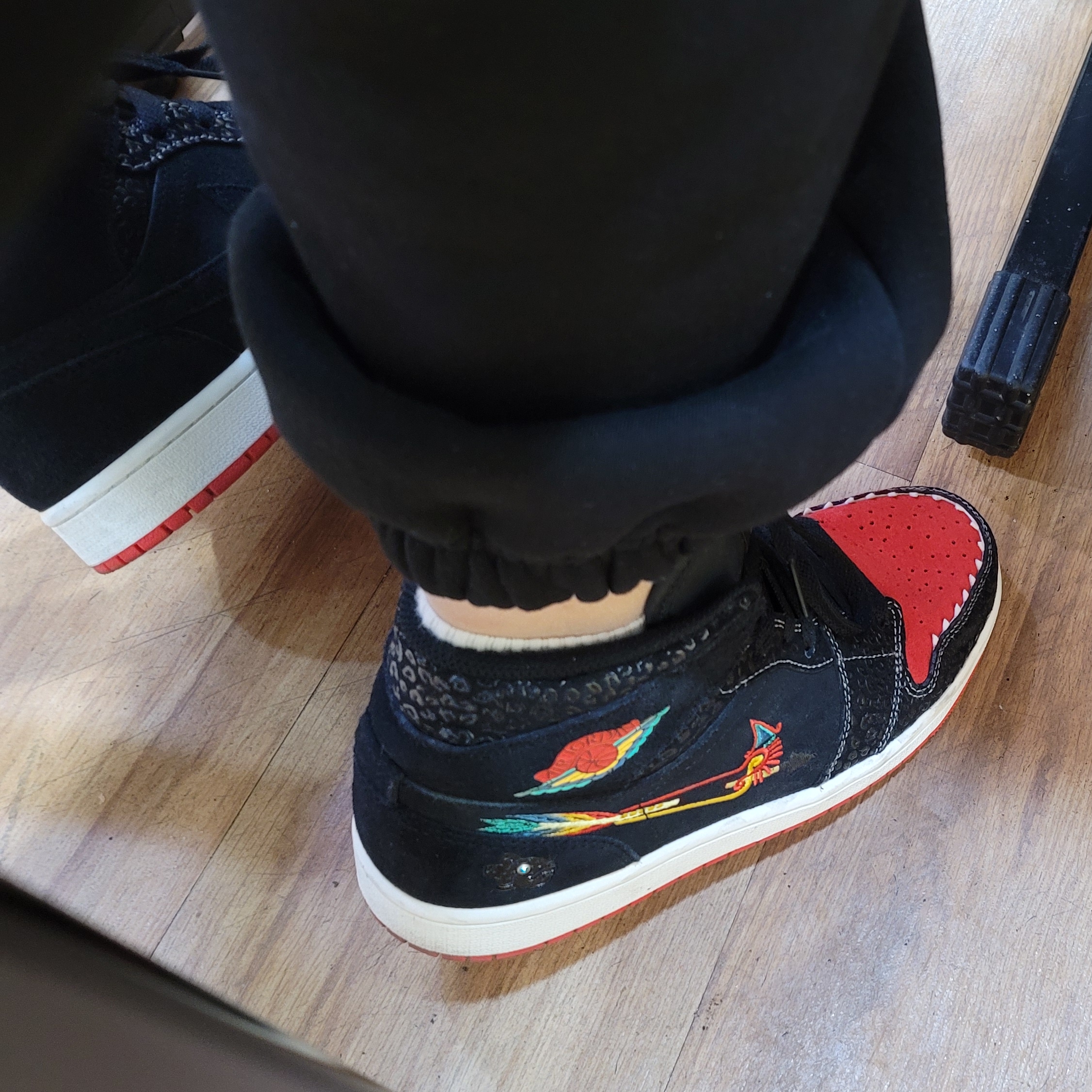 Jordan 1 Mid SE Siempre Familia 착용 스타일
