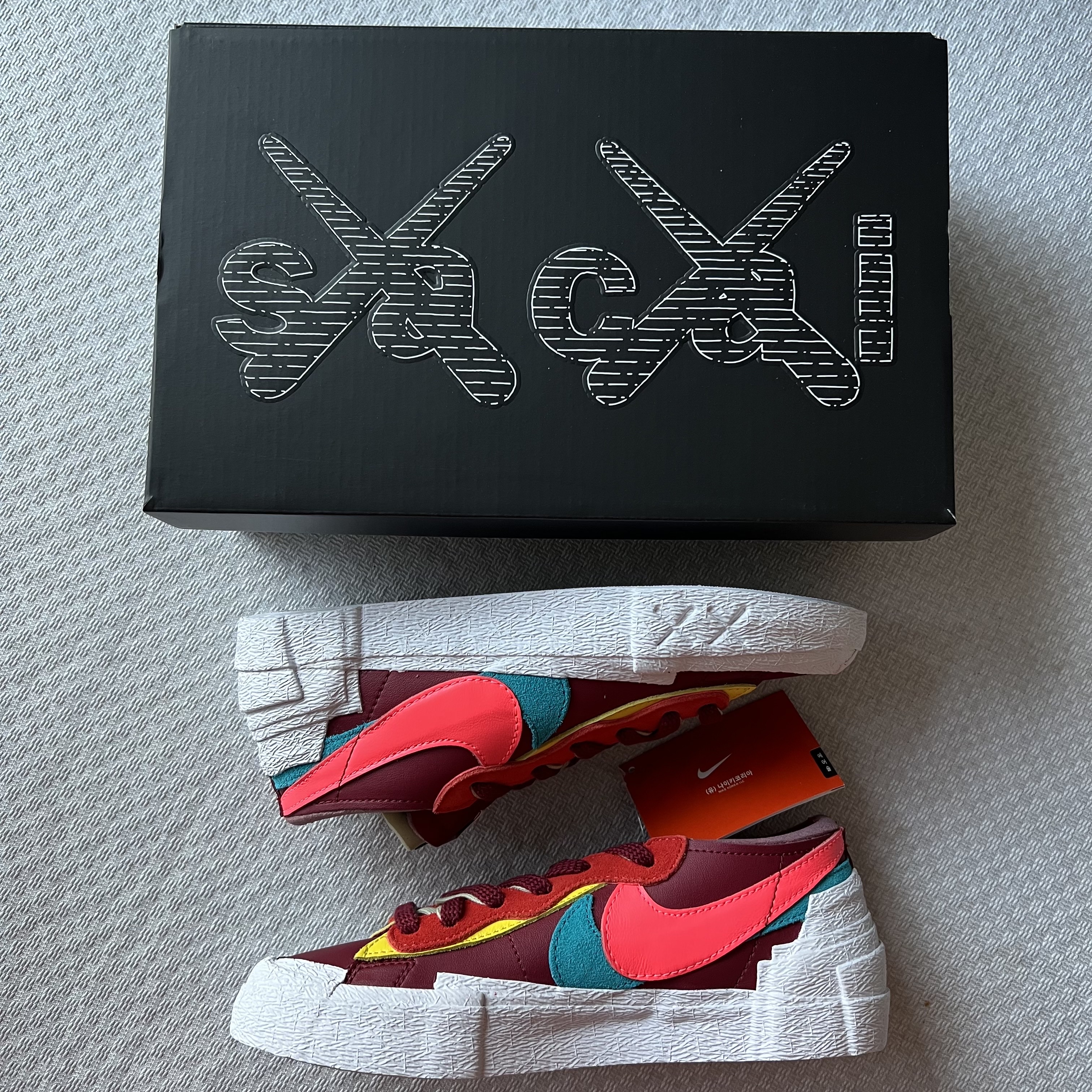 Nike x Sacai x Kaws Blazer Low Team Red 착용 스타일 - 2