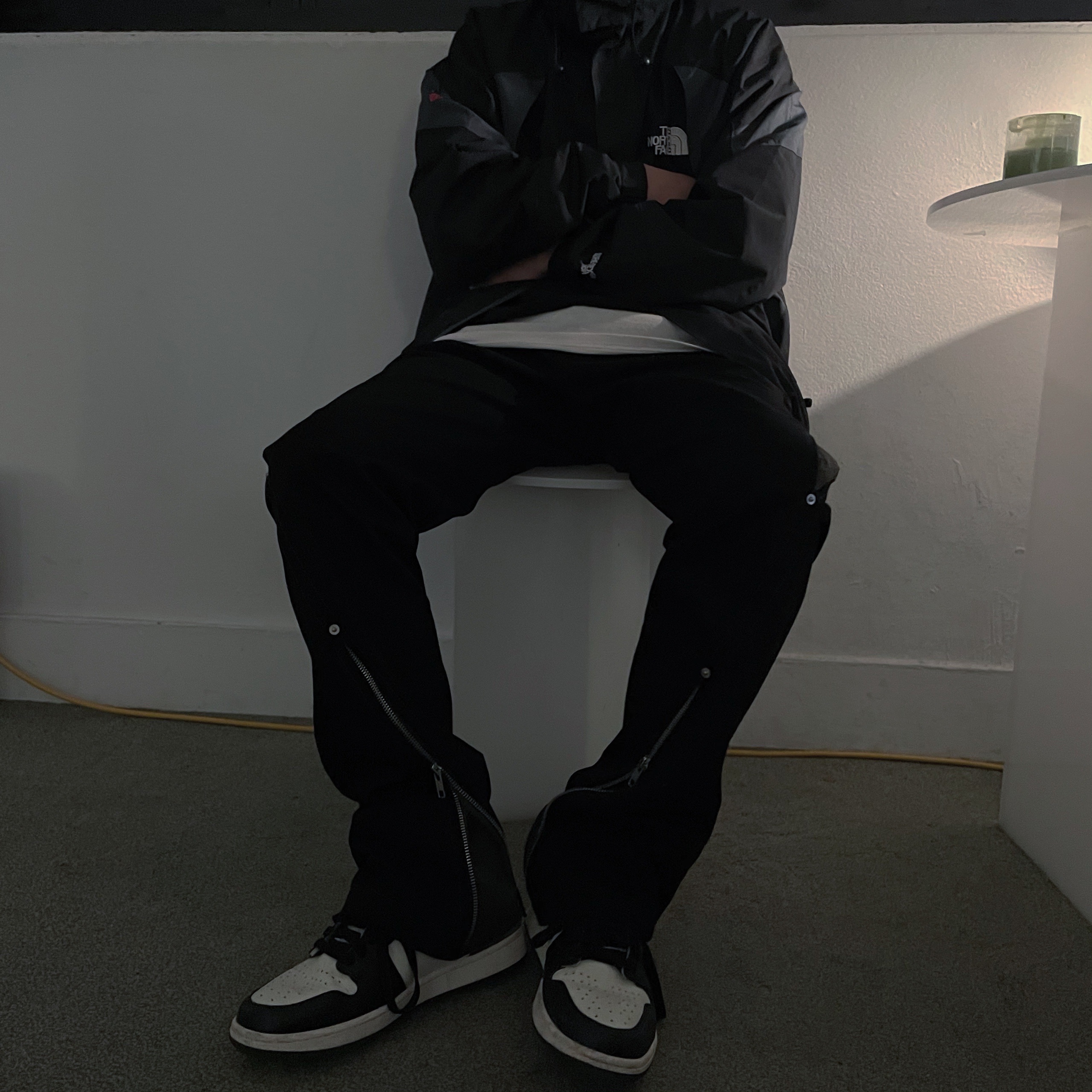 Jordan 1 Retro High OG Black Mocha 착용 스타일 - 1