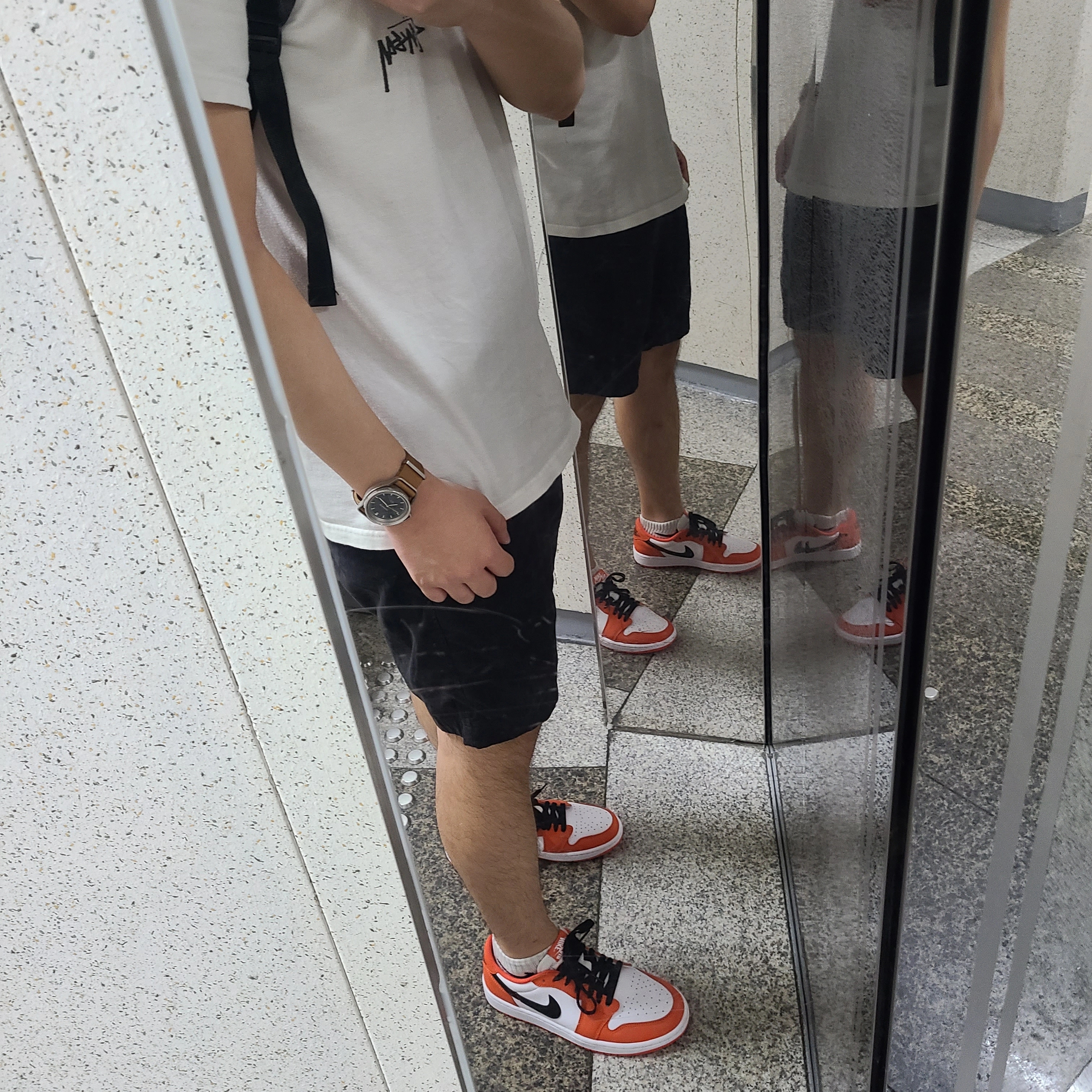 (W) Jordan 1 Low OG Starfish, Stussy x Martine Rose 40 WT T-Shirt 착용 스타일