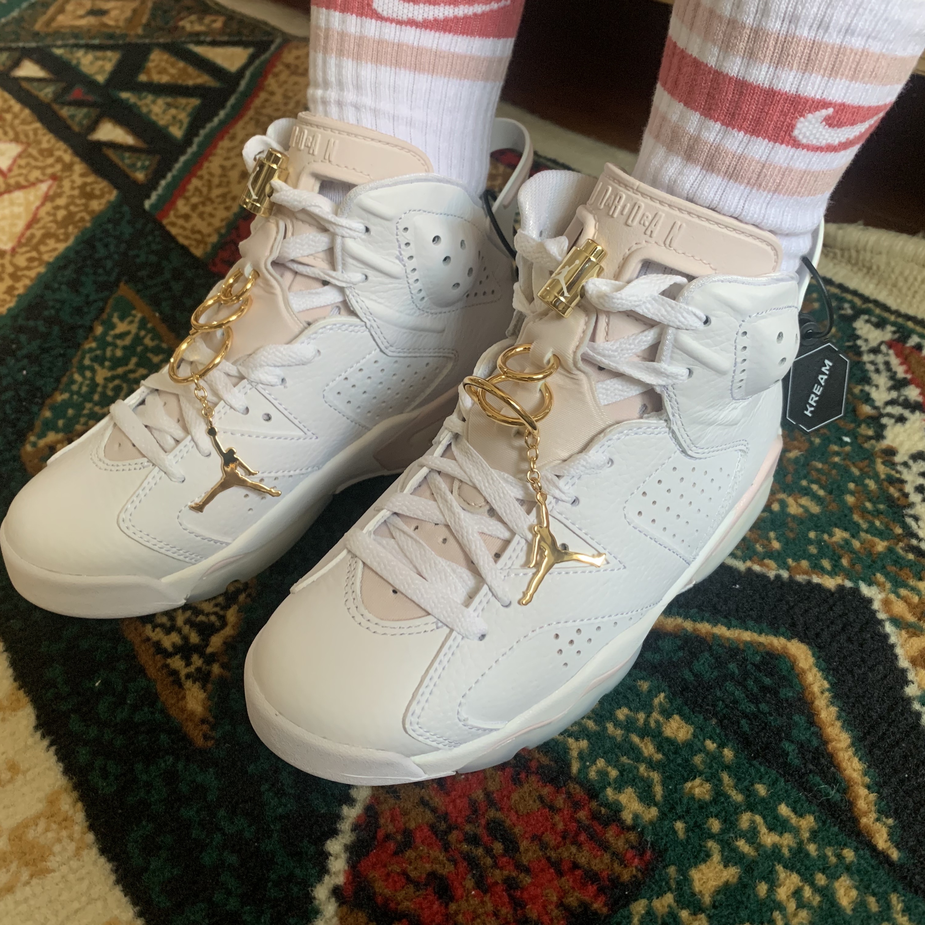 (W) Jordan 6 Retro Gold Hoops 착용 스타일 - 2