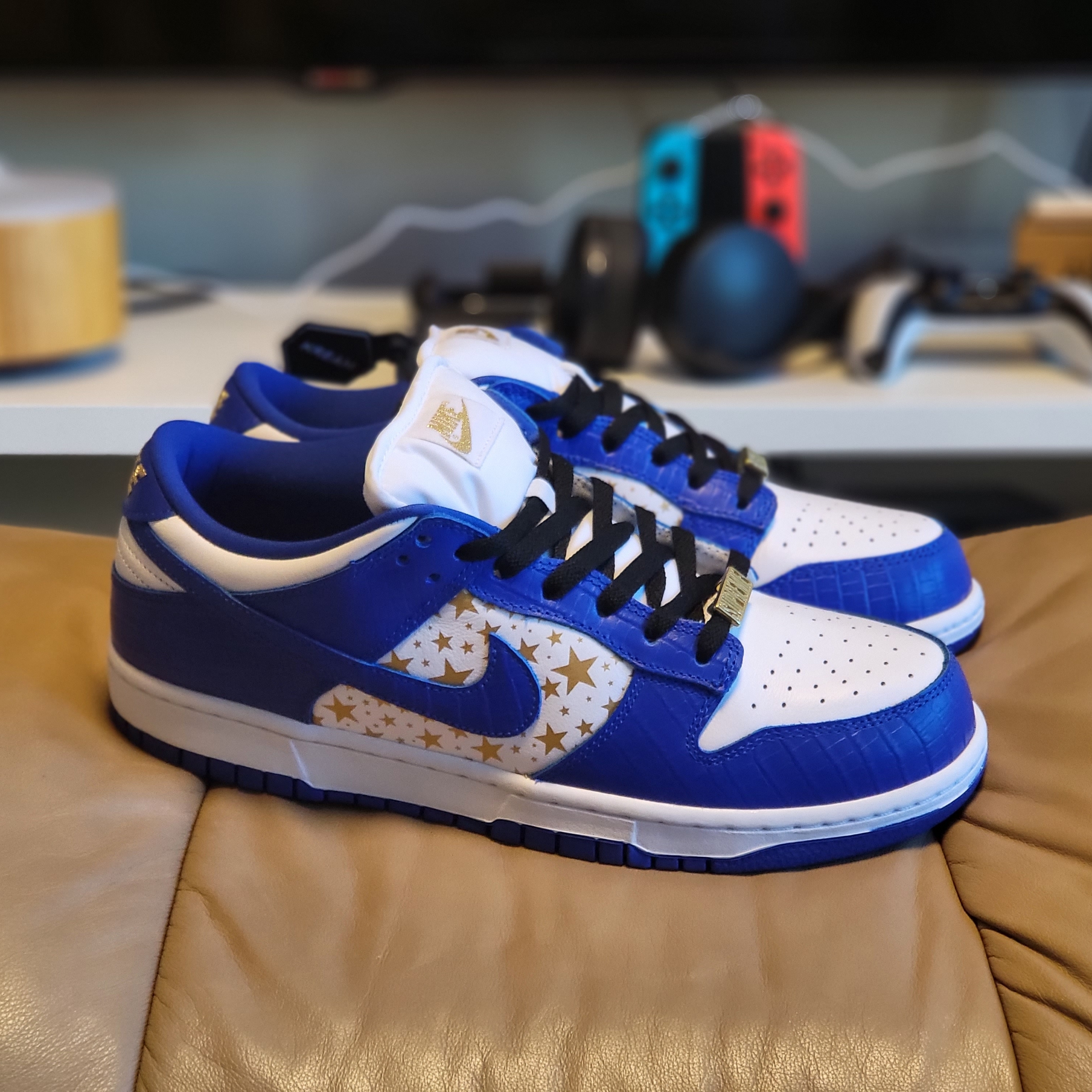 Nike x Supreme SB Dunk Low Hyper Blue 착용 스타일 - 1