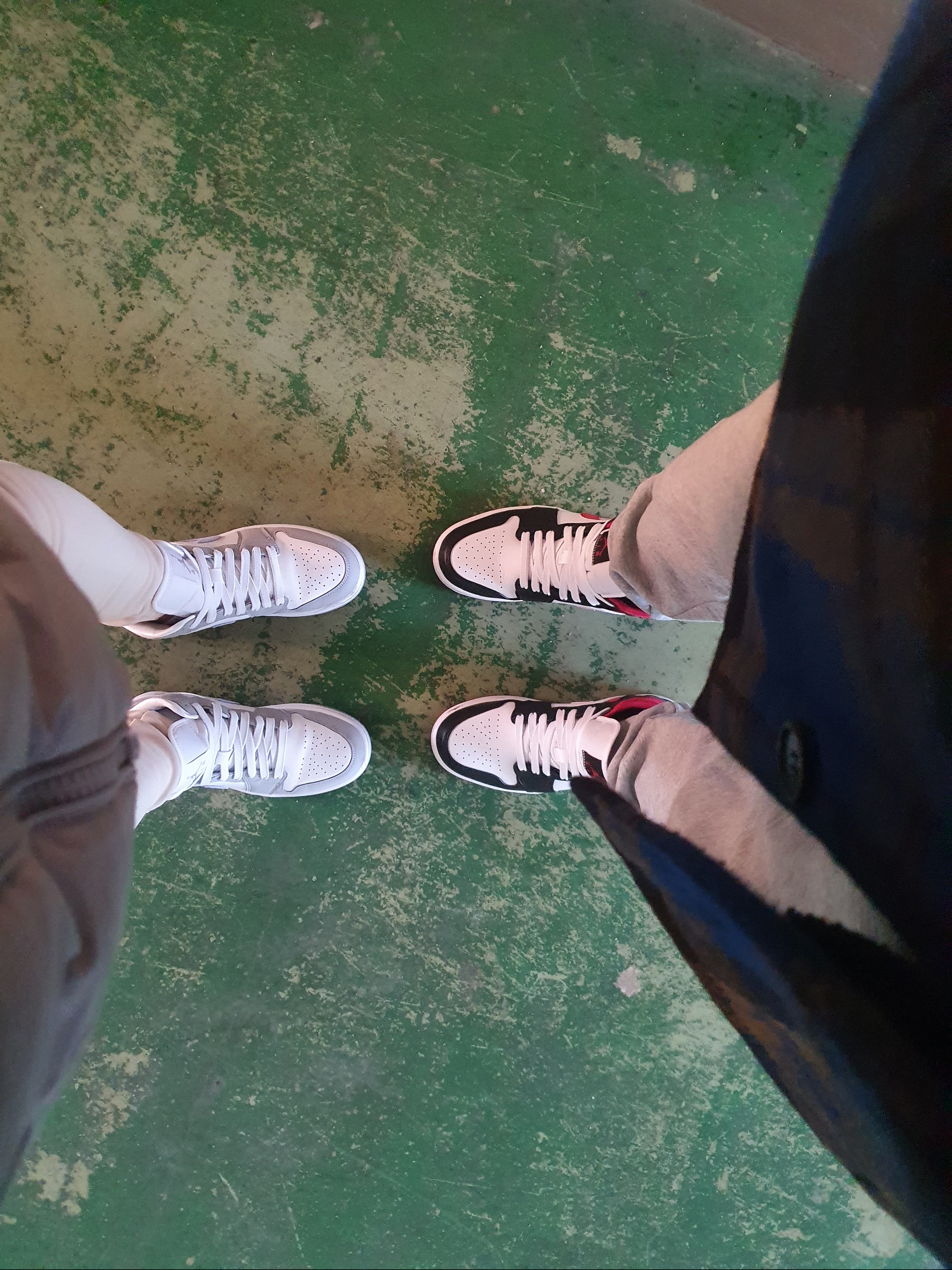 (W) Jordan 1 Mid Wolf Grey, Jordan 1 Mid Gym Red Black White 착용 스타일
