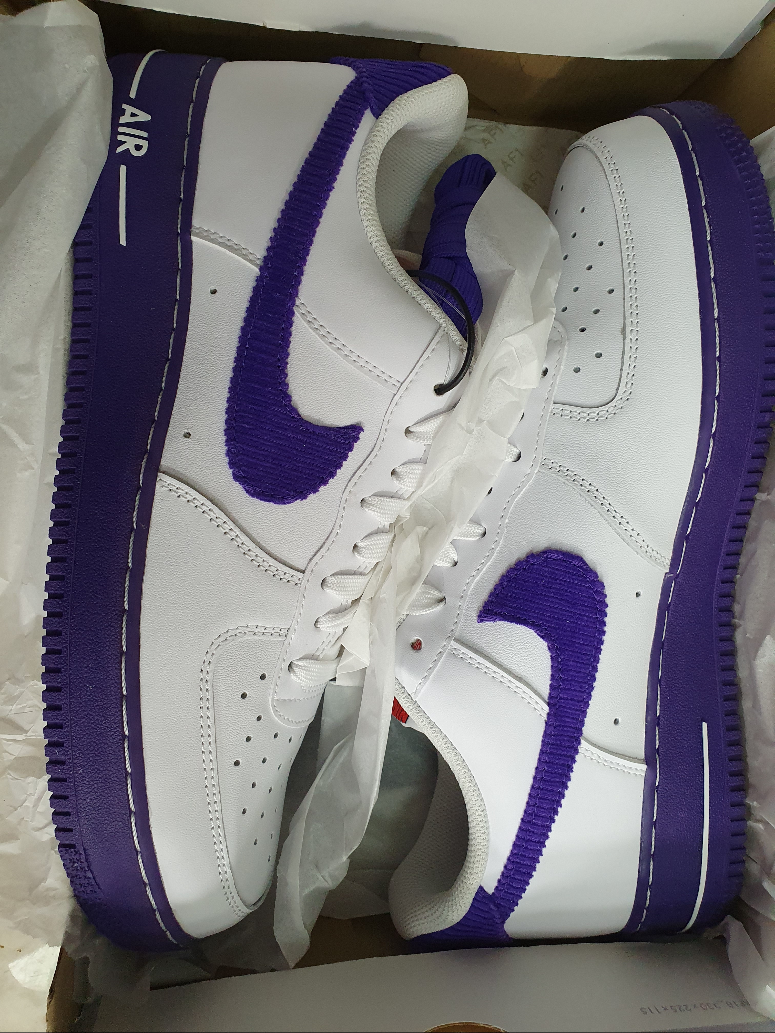 Nike Air Force 1 '07 LV8 EMB White and Court Purple 착용 스타일