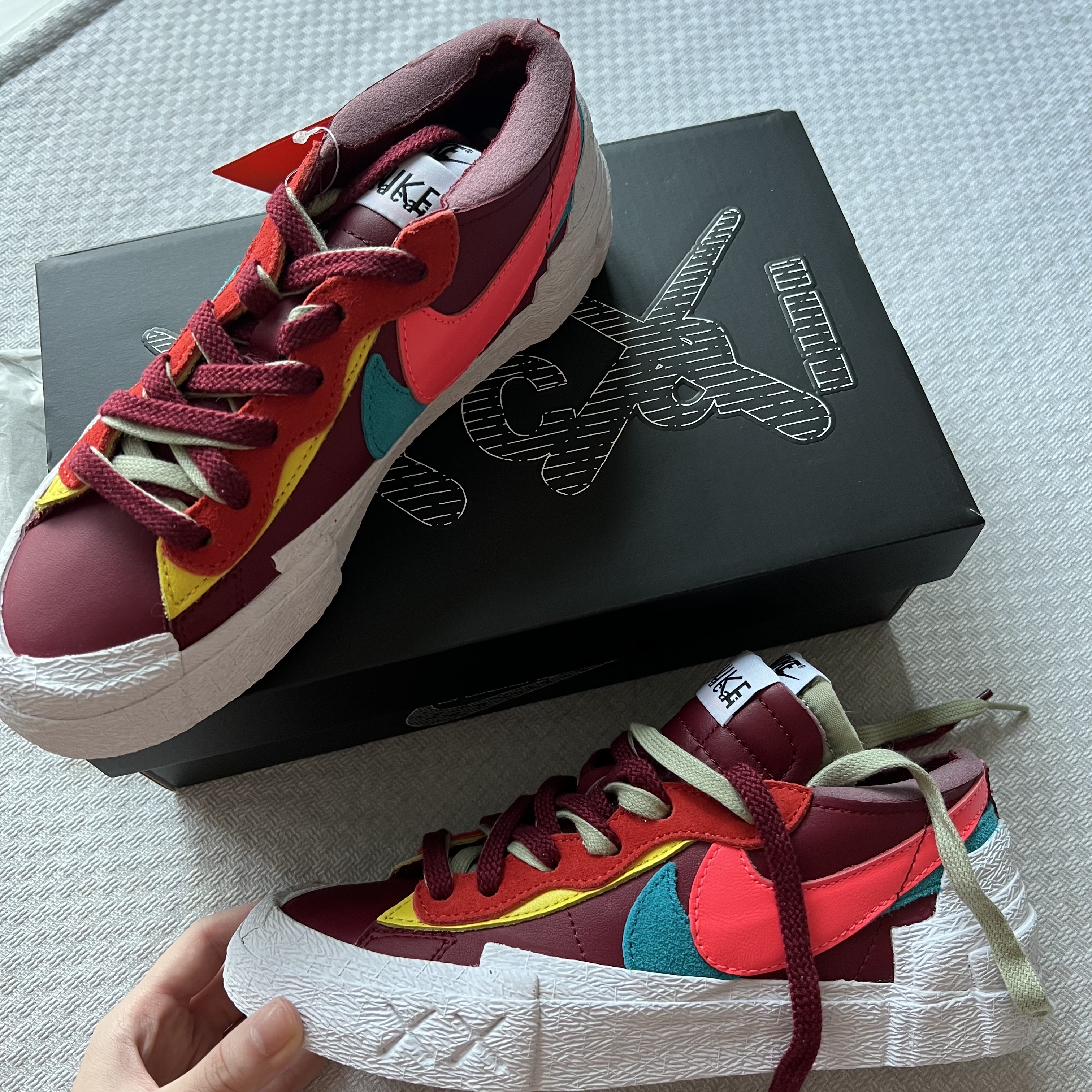 Nike x Sacai x Kaws Blazer Low Team Red 착용 스타일 - 1