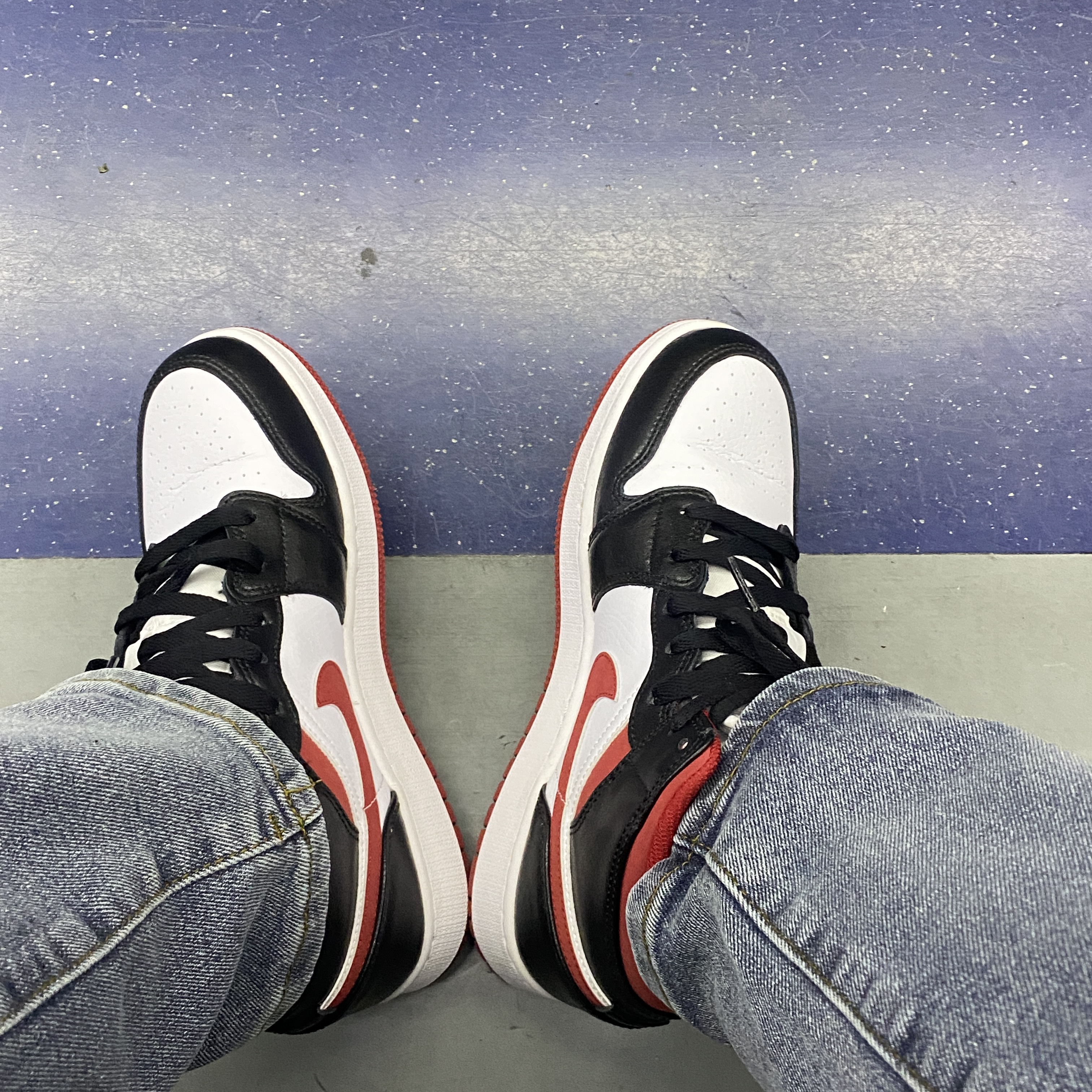 (GS) Jordan 1 Mid Gym Red Black White 착용 스타일 - 2