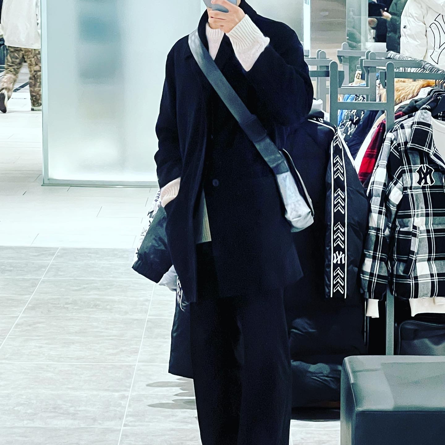 Stussy Dice Mohair Sweater Bone, Nike x Off-White Blazer Mid Grim Reaper Black 착용 스타일 - 3