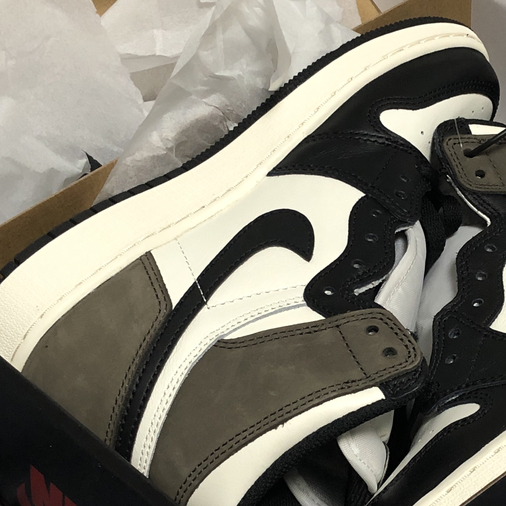 (GS) Jordan 1 Retro High OG Black Mocha 착용 스타일 - 2