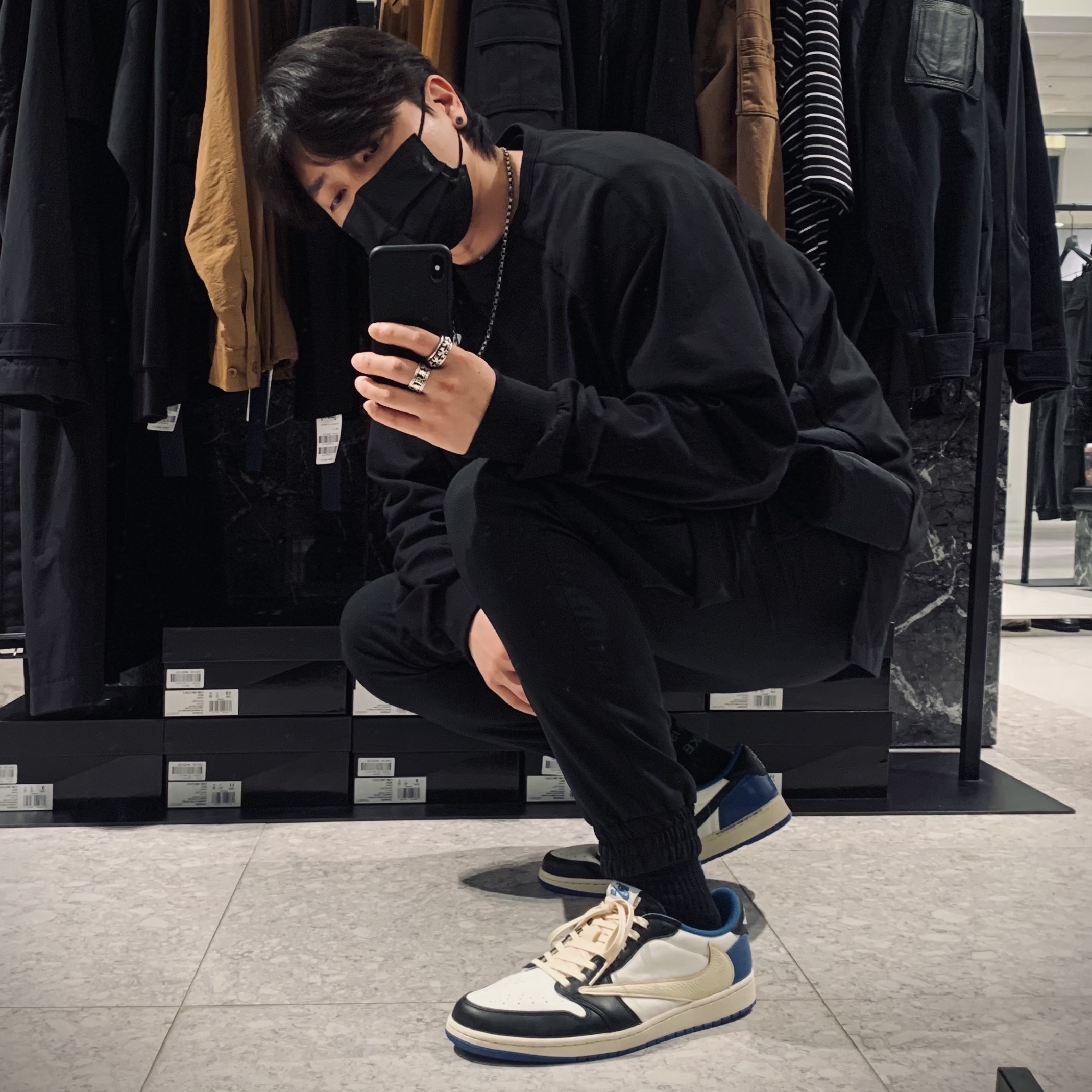 Jordan 1 x Travis Scott x Fragment Retro Low OG SP Military Blue, Essentials Long Sleeve French Terry Polo Black - 21SS 착용 스타일 - 5