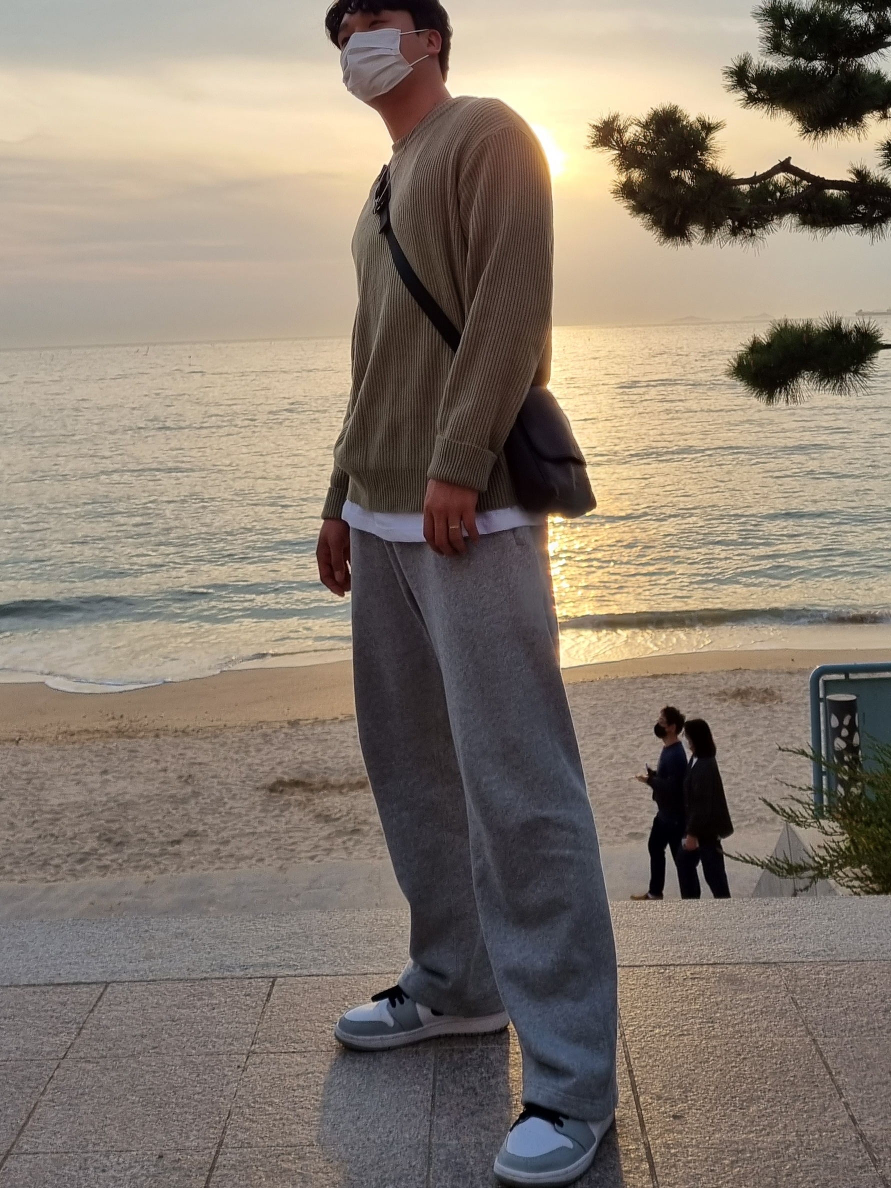 Jordan 1 Mid Light Smoke Grey 착용 스타일