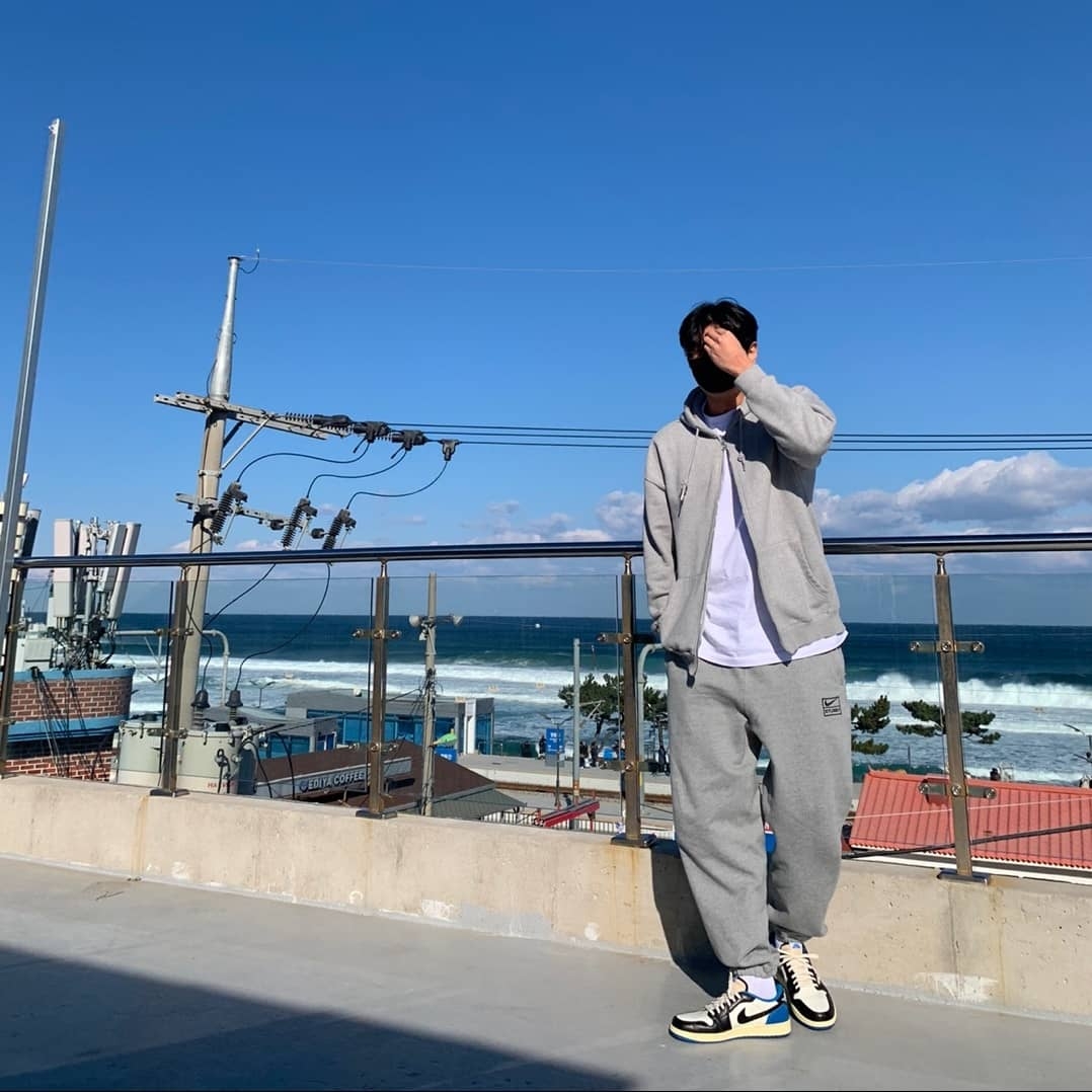 Jordan 1 x Travis Scott x Fragment Retro Low OG SP Military Blue, Nike x Stussy NRG BR Fleece Pants Grey 착용 스타일