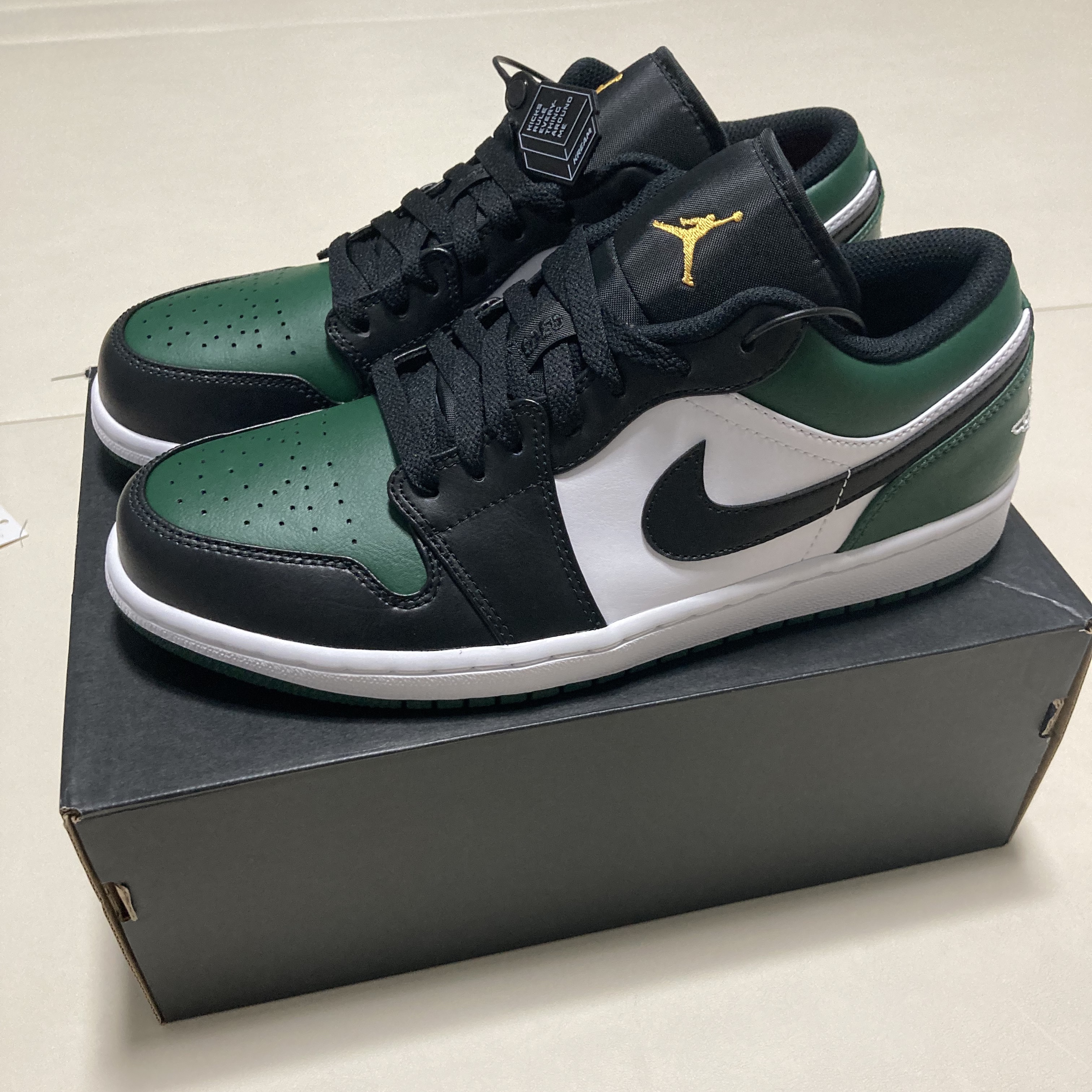 Jordan 1 Low Green Toe, Stone Island 313L1 Old Dye Treatment Cargo Pants Black - 21FW 착용 스타일 - 4