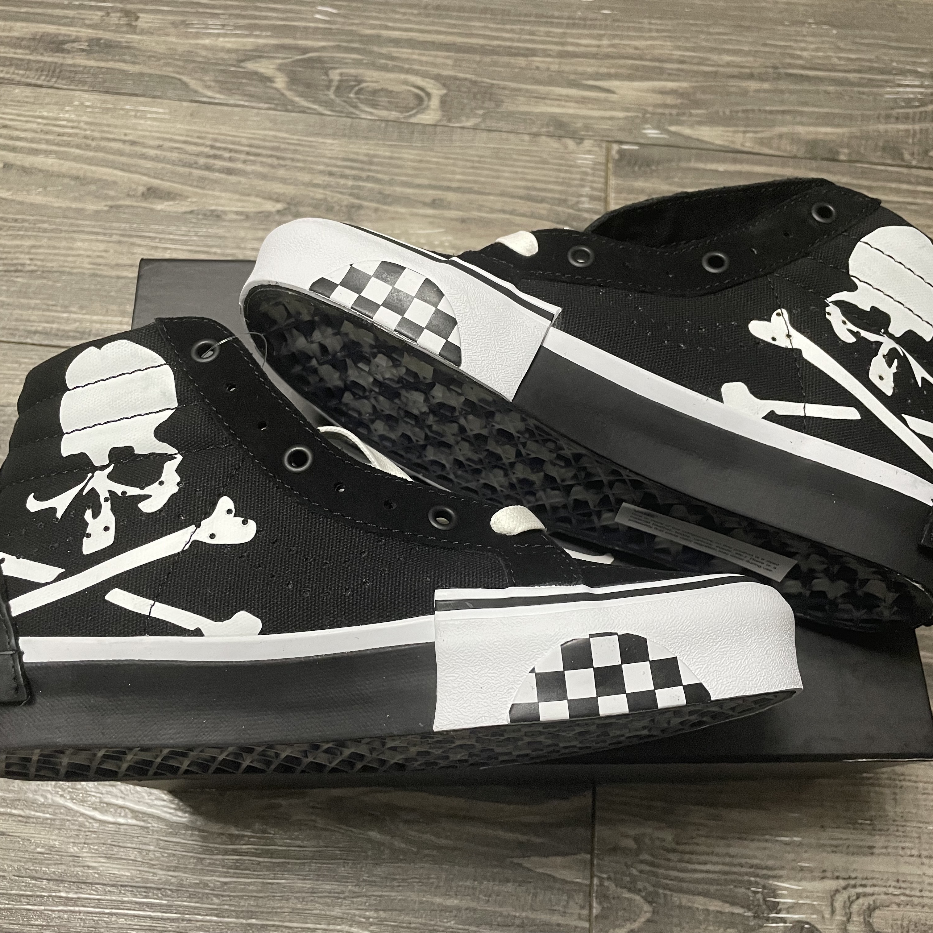Vans Vault x Mastermind x END. Sk8-Hi Cap LX Black 착용 스타일 - 2