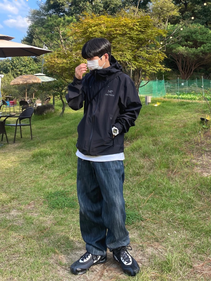 Arc'teryx Beta LT Jacket Black, Asics x Kiko Kostadinov Gel-Sokat 2 Carrier Grey 착용 스타일 - 1