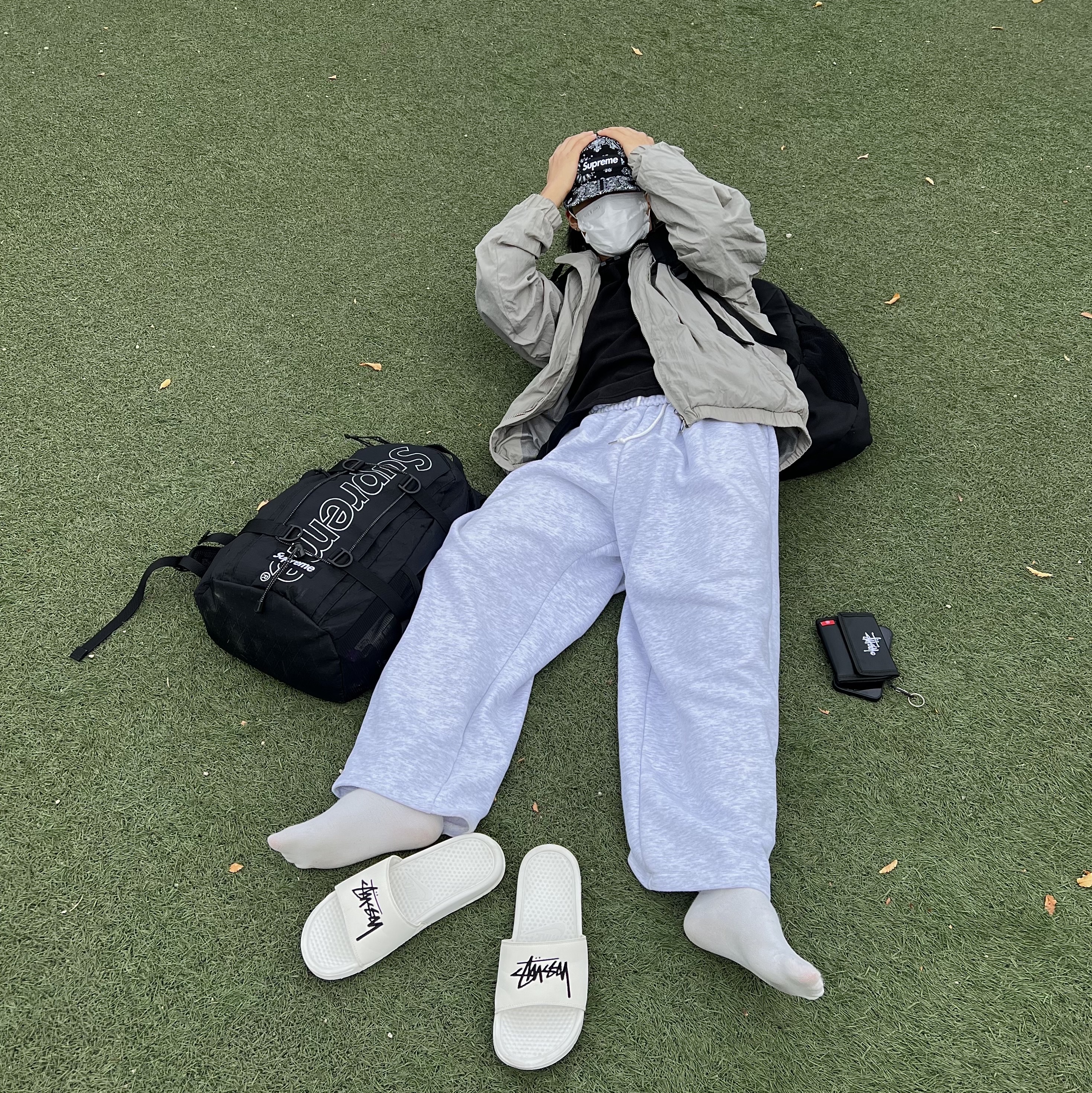 Nike x Stussy Benassi Slide Sail, Supreme Backpack Black - 18FW 착용 스타일