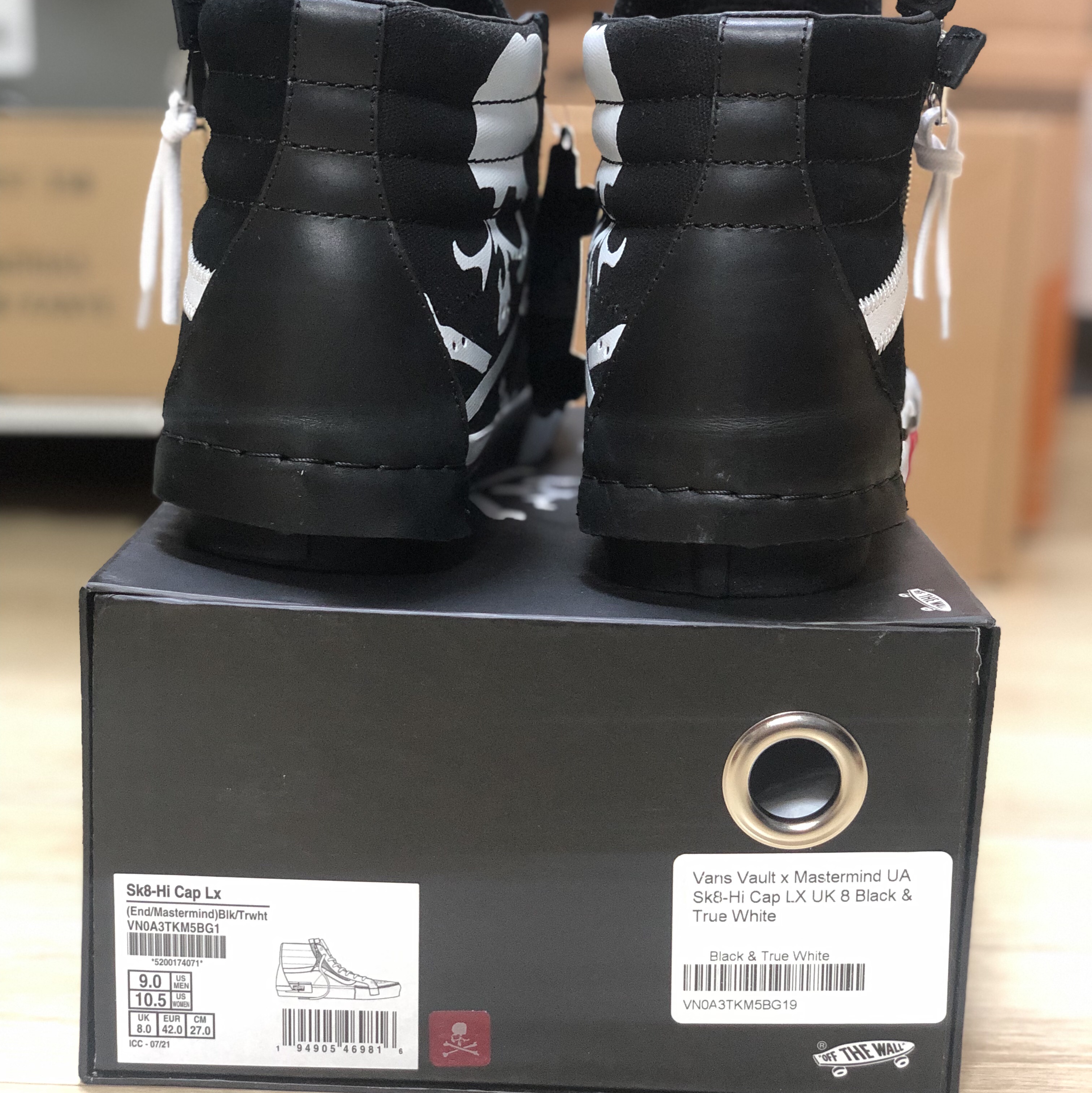 Vans Vault x Mastermind x END. Sk8-Hi Cap LX Black 착용 스타일 - 5