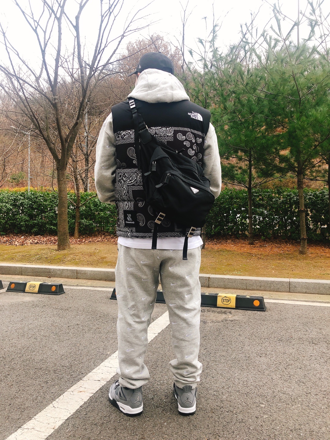 The North Face Nuptse Down Vest Black, Jordan 4 Retro Cool Grey 2019 착용 스타일 - 1