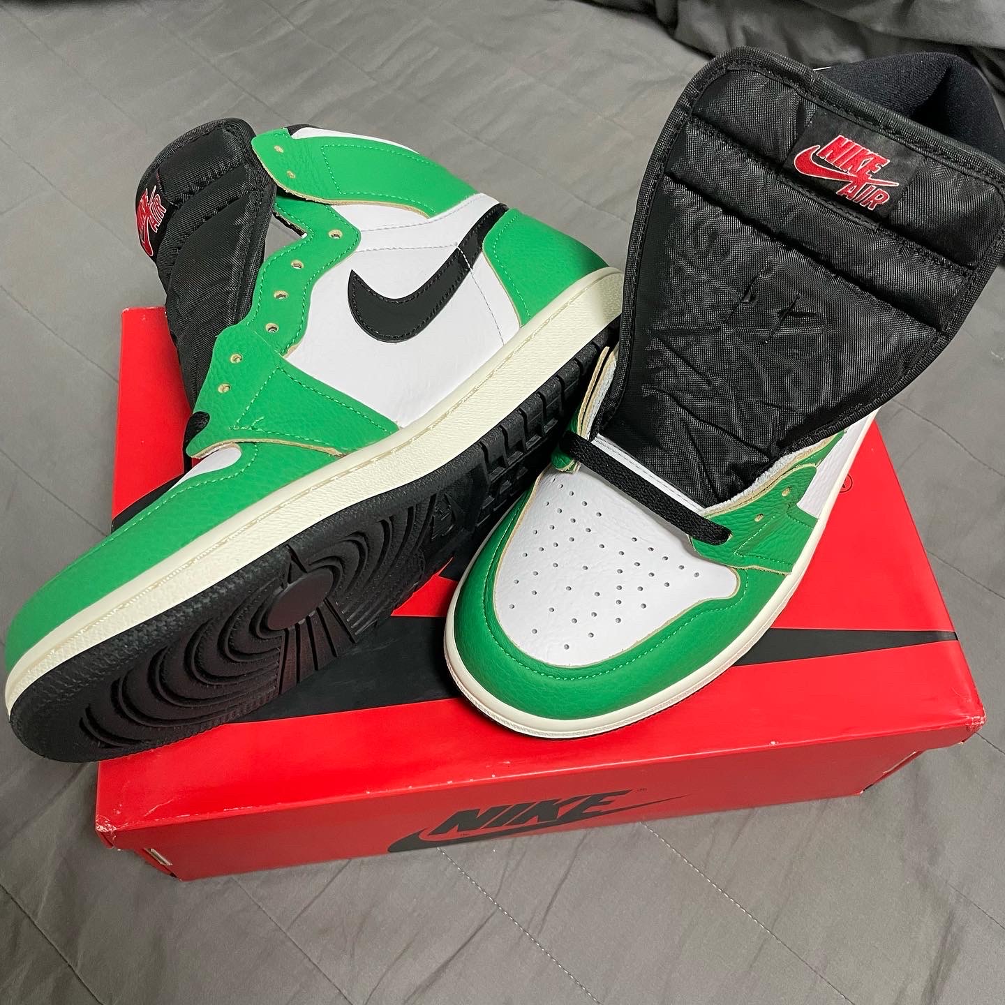 (W) Jordan 1 Retro High OG Lucky Green 착용 스타일 - 2