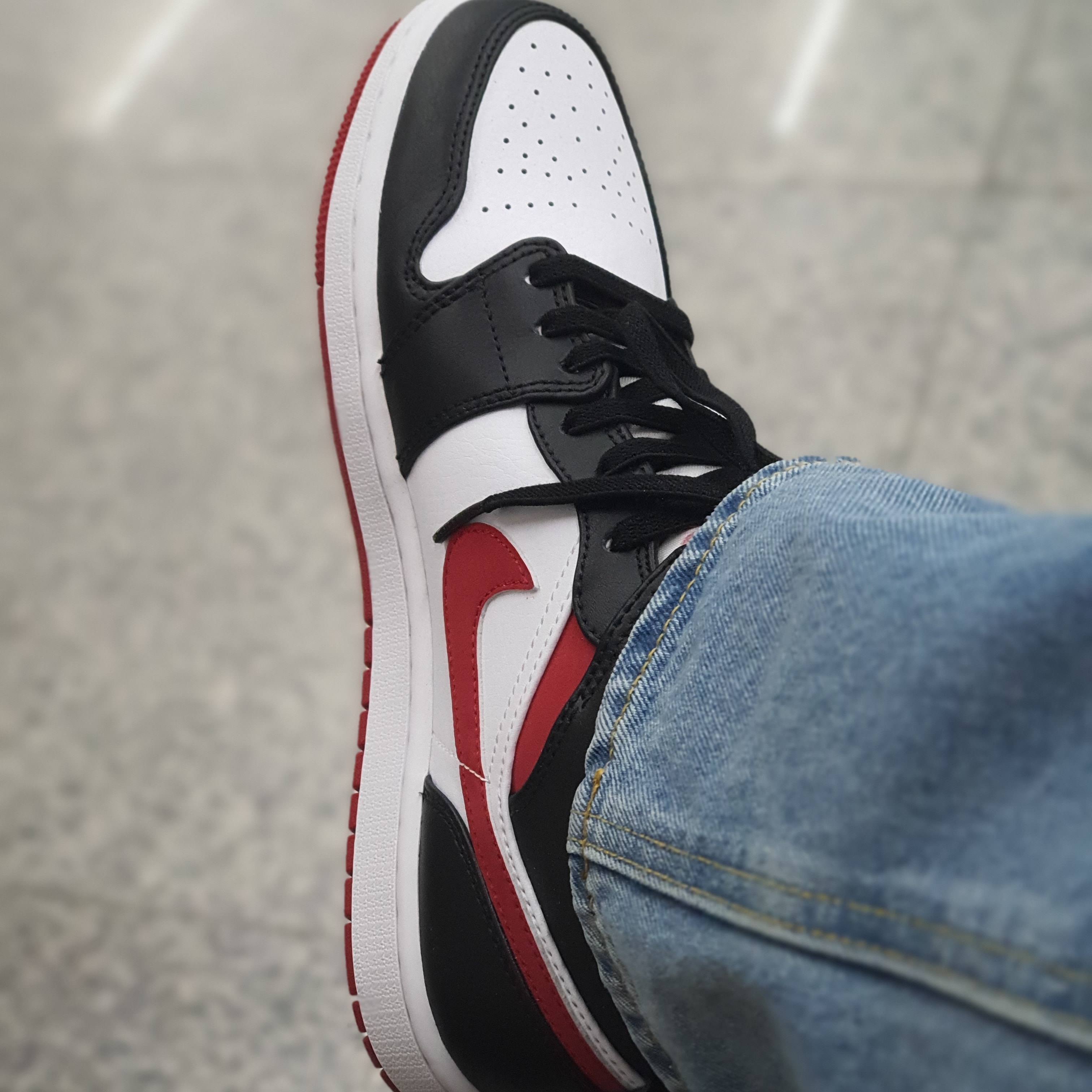 Jordan 1 Mid Gym Red Black White, (GS) Jordan 1 Mid Gym Red Black White 착용 스타일 - 1