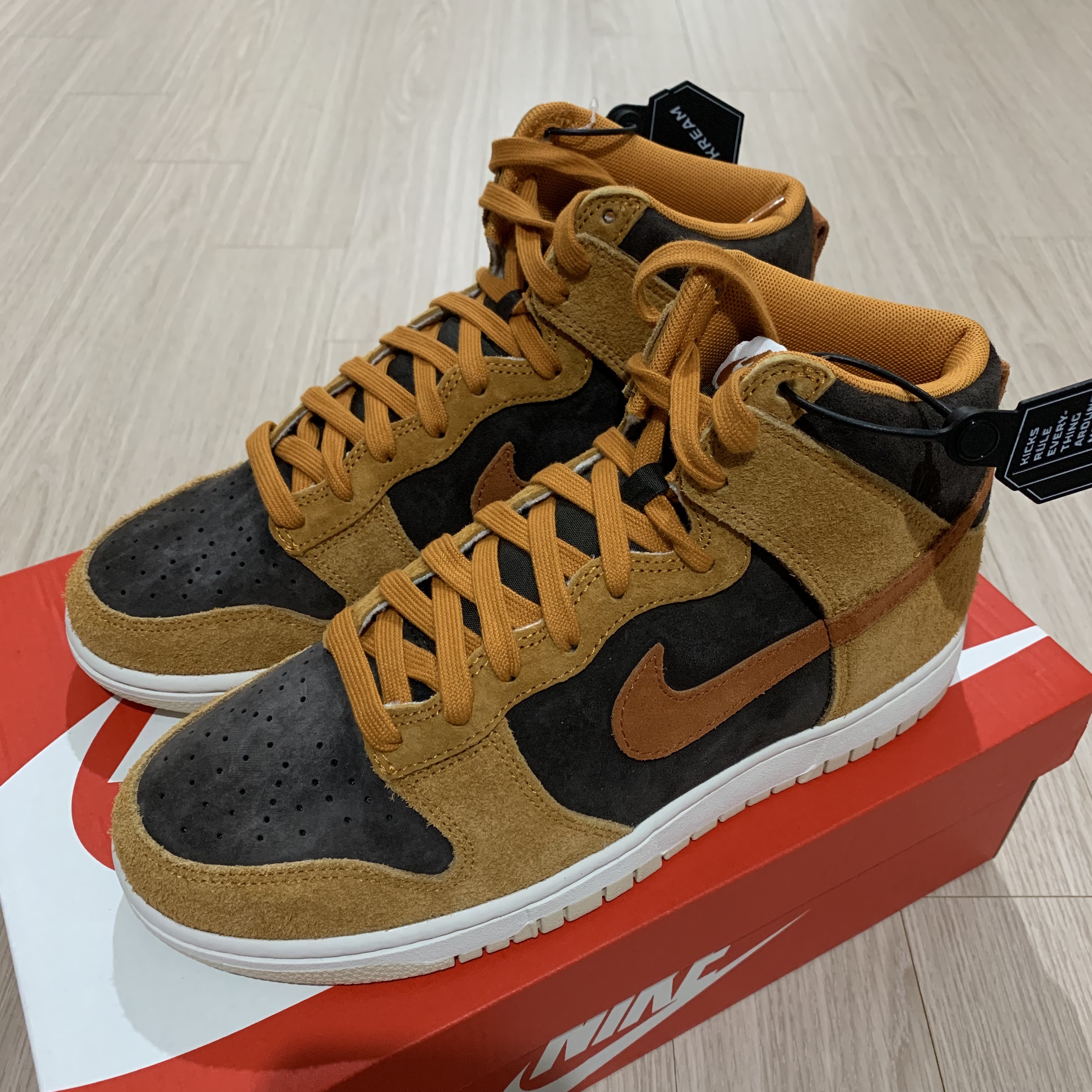 Nike Dunk High Retro PRM Dark Curry 착용 스타일 - 1