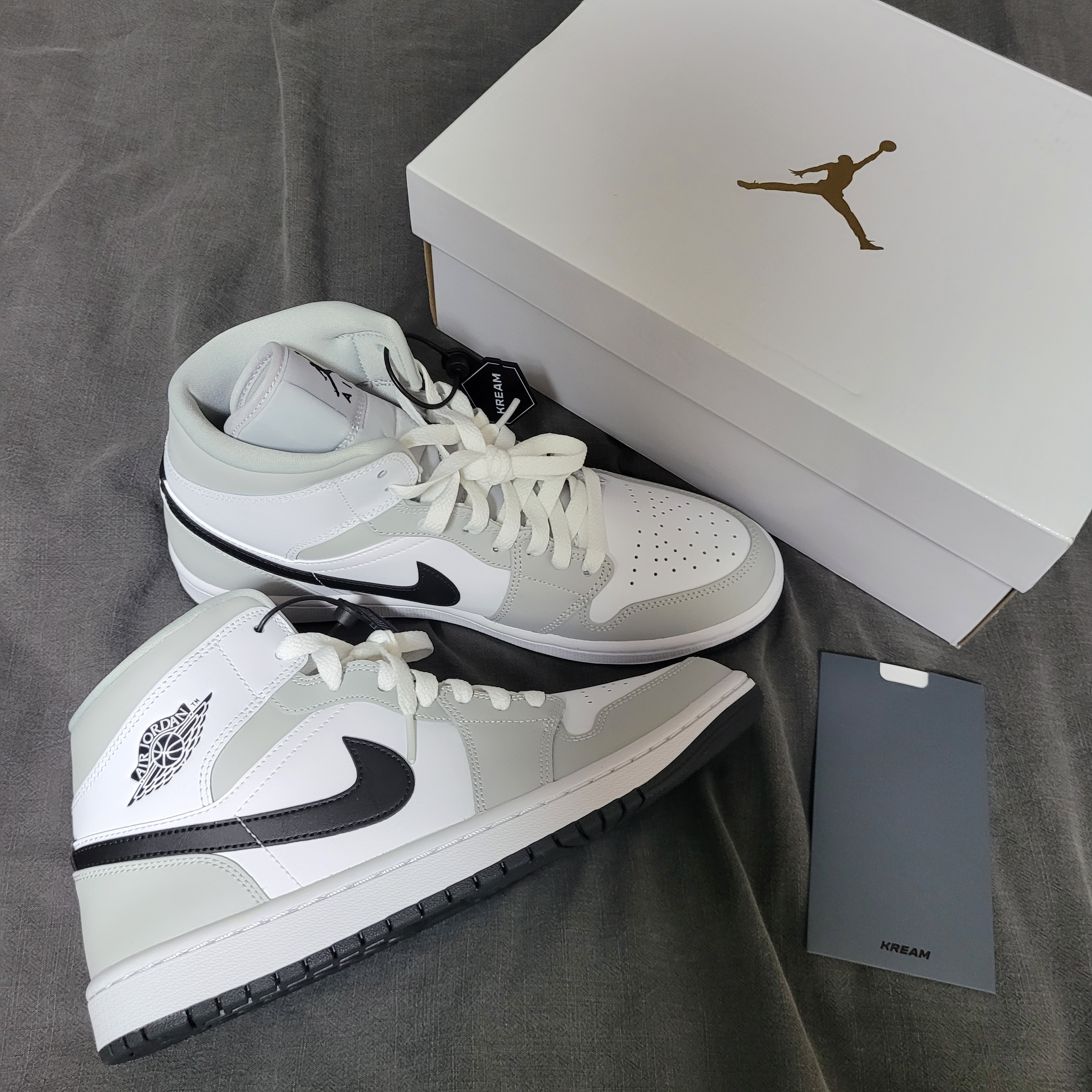 (W) Jordan 1 Mid Grey Fog 착용 스타일 - 1